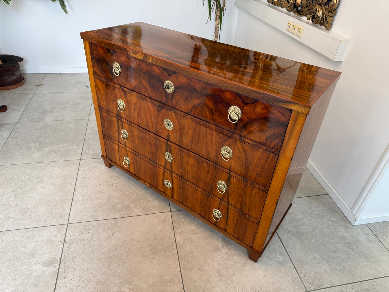 Biedermeier Kommode Nussholz Furniert Restauriert um 1820 D2869