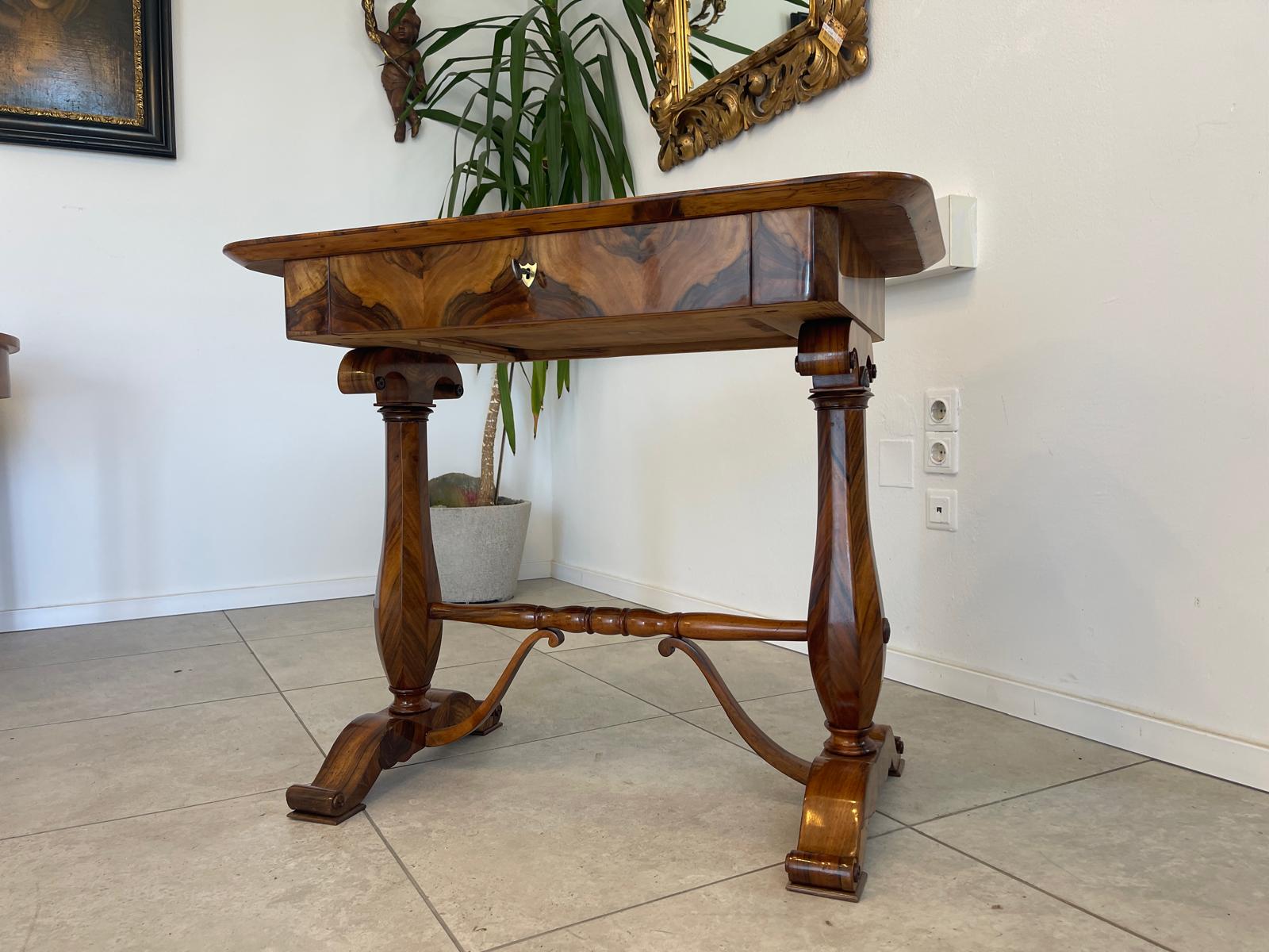 SALE Restaurierter Biedermeier Tisch Beistelltisch Dannhauser Tisch G1370