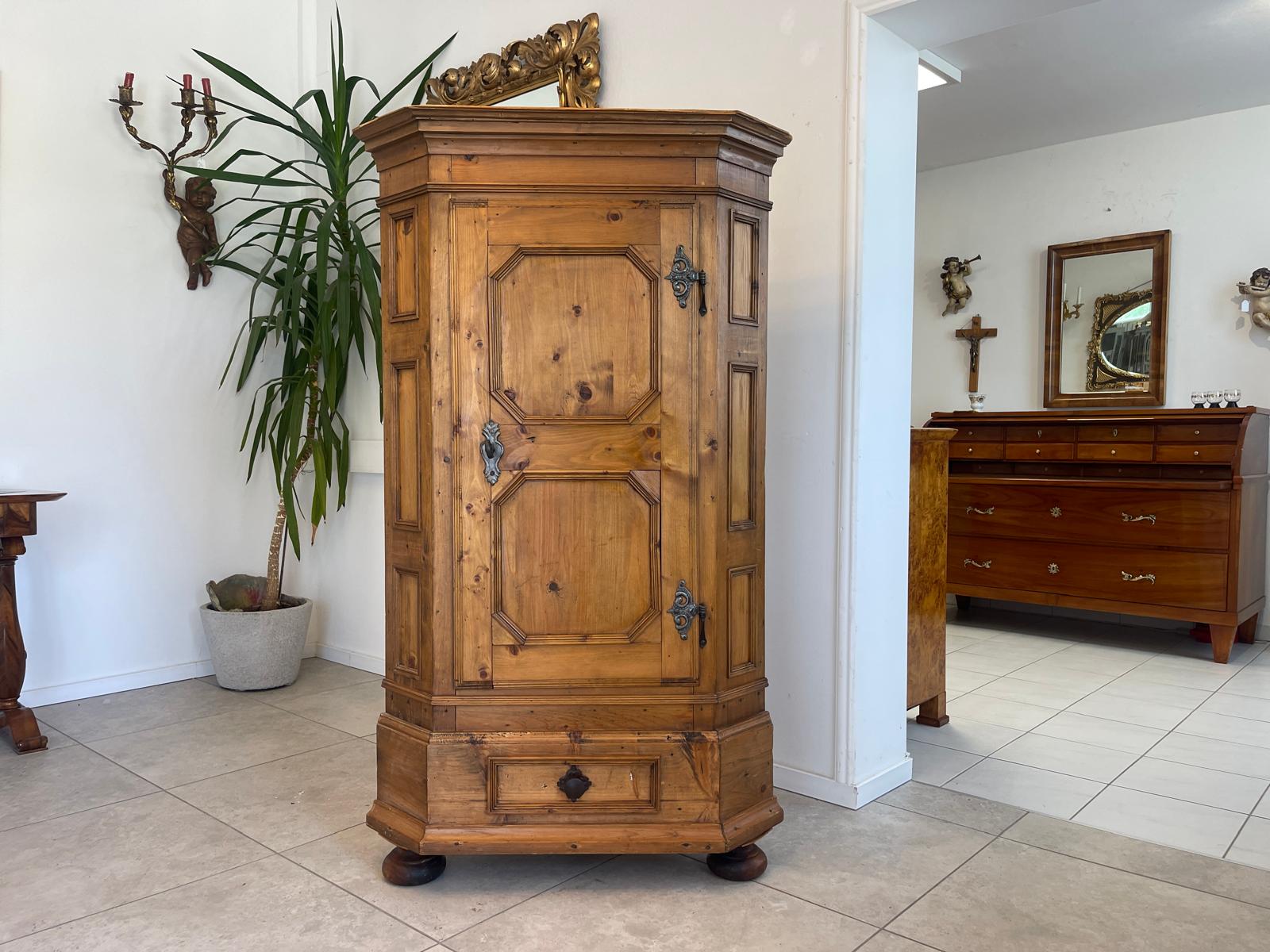 bäuerlicher Eckschrank Naturholz Massivholz G1709
