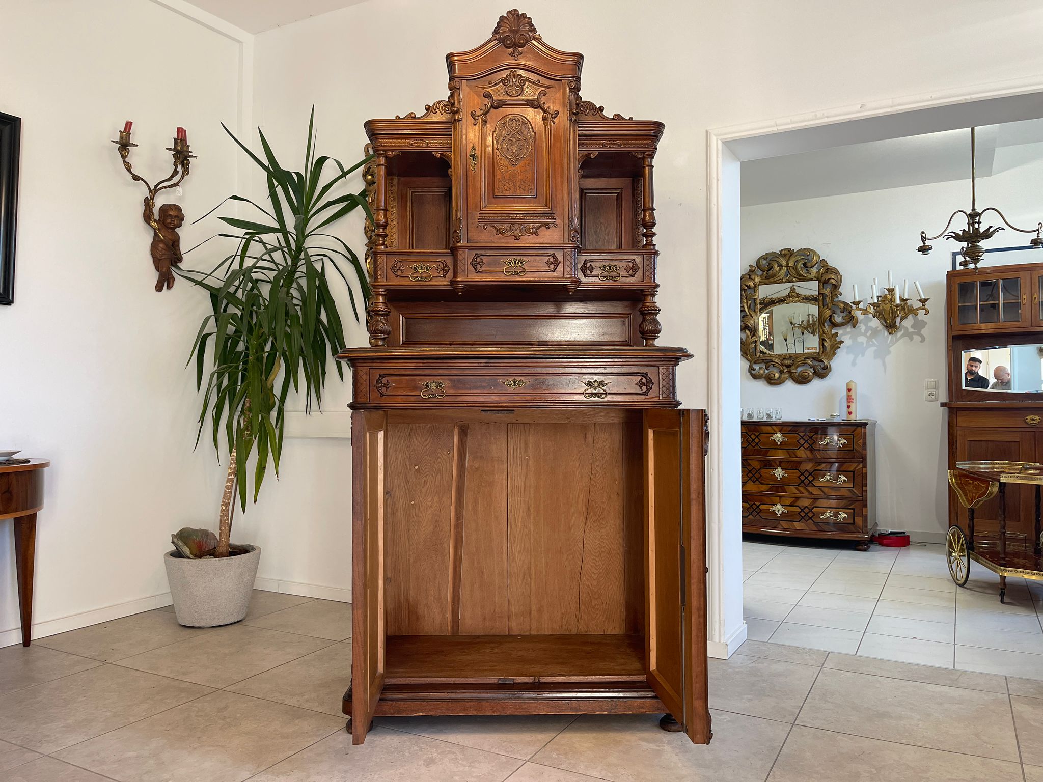 68ee8ec4-6e4b-4eb1-8e72-4712231635c6 Hübsches Pfeiferlbarock Aufsatzbuffet Aufsatzkredenz Altarschrank A5081