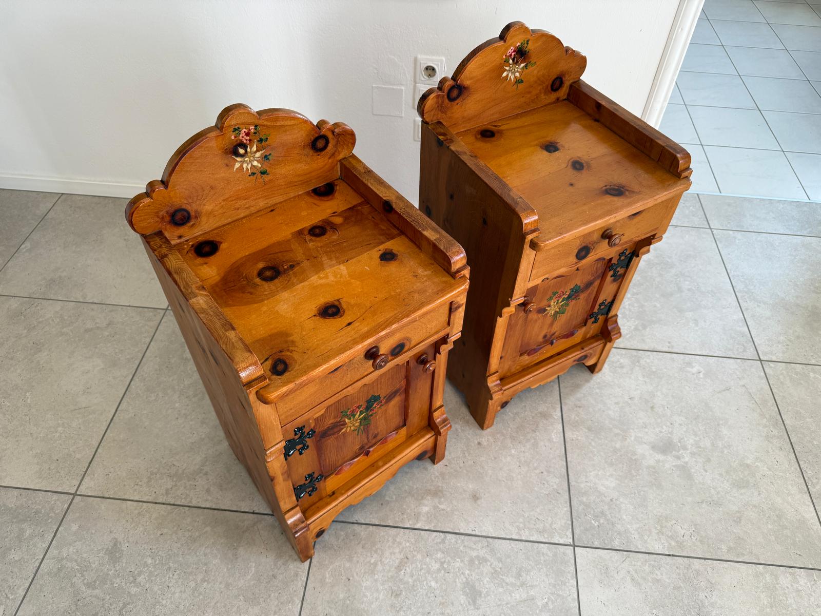 2 bäuerliche Nachtkasterl Naturholzkasterl Zirbenholz G2214