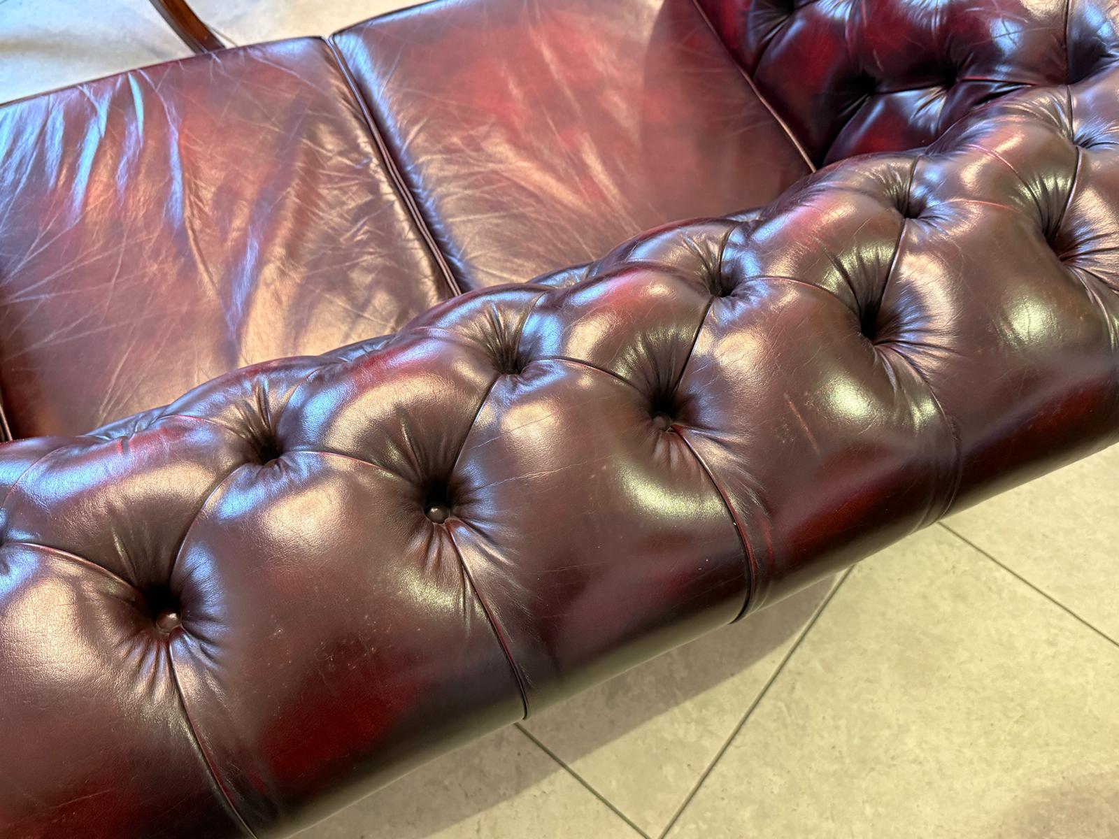 Chesterfield Ensemble 3 teilig Ledersofa Fauteuils Clubmöbel Cultmöbel D1110