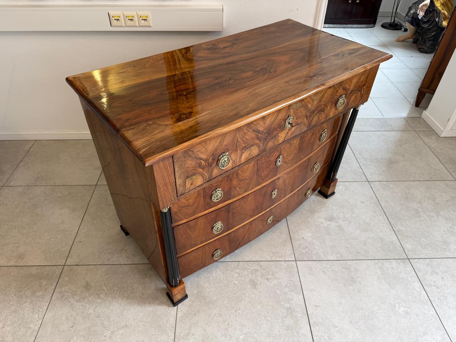 Empire Kommode Antiquität Säulenkommode Restaurierte Nussholzfurnierte  D2349