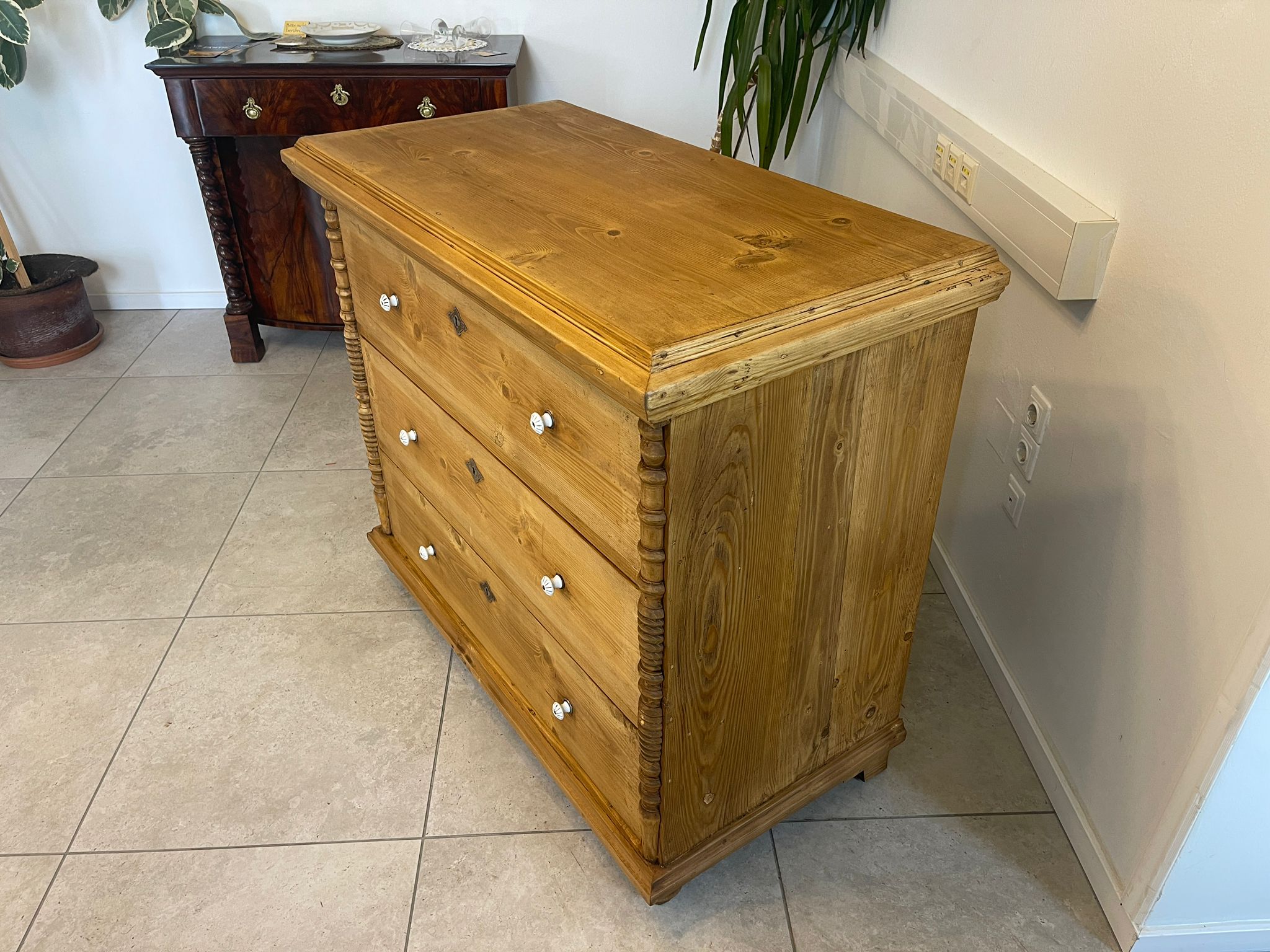 b0312075-39cf-468a-8b01-ead2c67ea783 Restaurierte Biedermeier Kommode 3 Laden - Biedermaier Möbel A4857