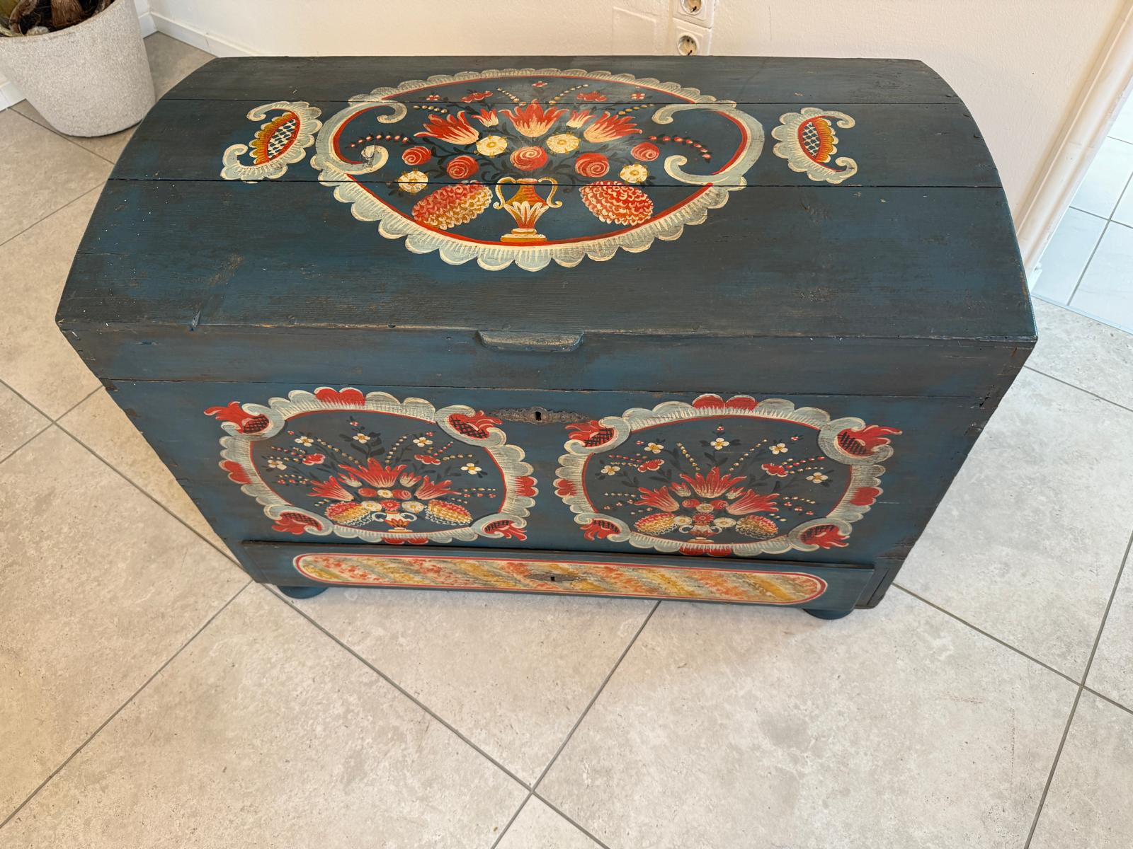 Urige handbemalte Tiroler Truhe Landhaustruhe Bauerntruhe G2271