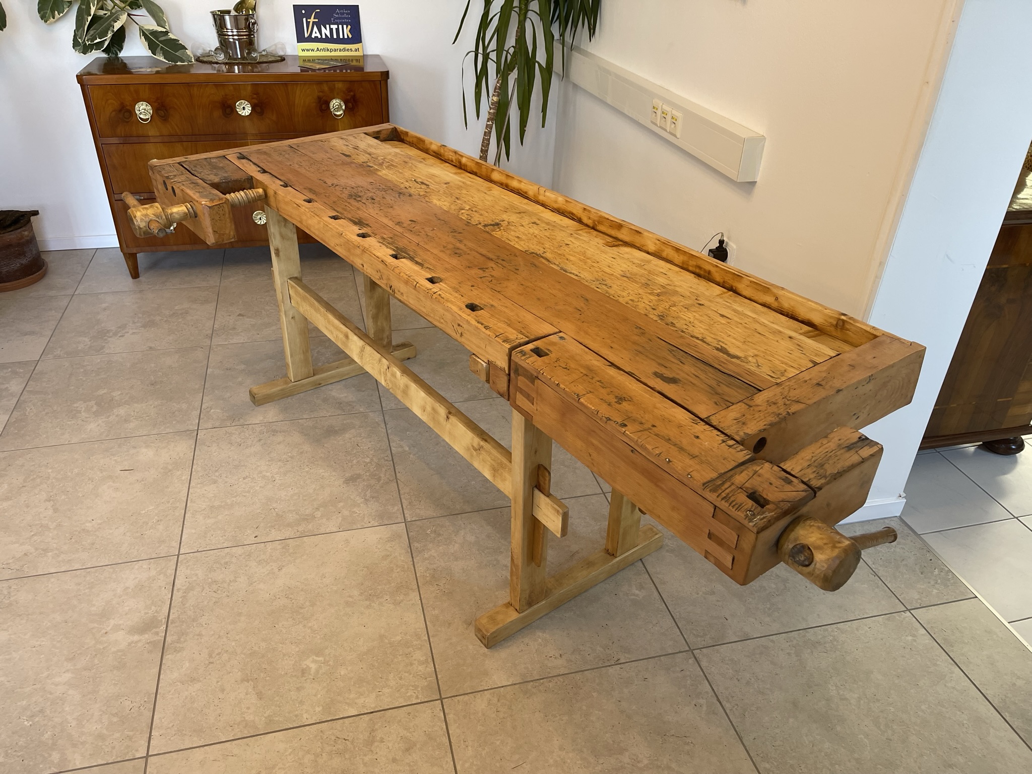 IMG_2775h0gBeqYaWtpeu restaurierte Hobelbank, Werkbank, Designertisch ABC1023