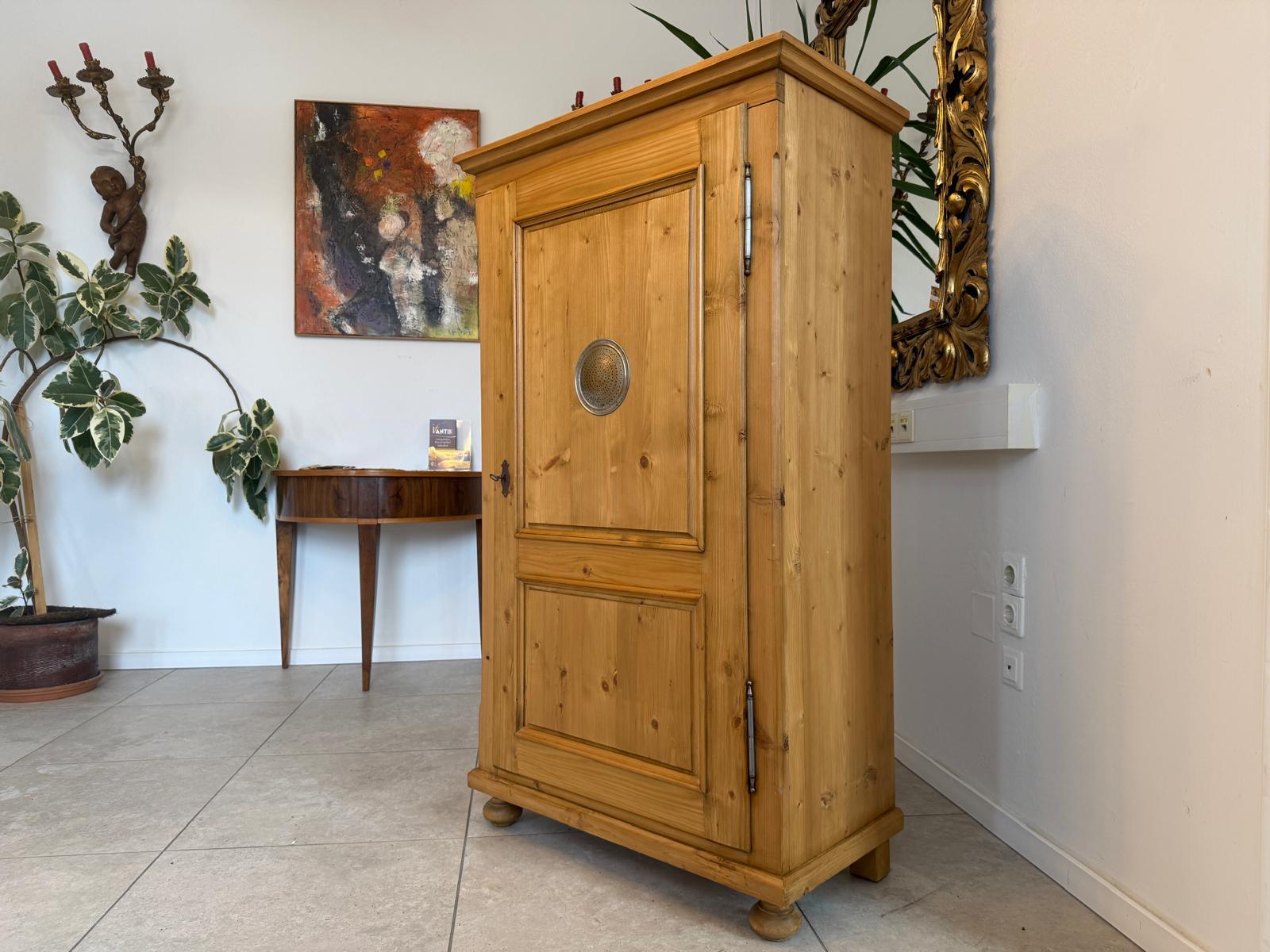 Bäuerlicher uriger Brotschrank Almerschrank Speiskasten Bauernkasten D1014