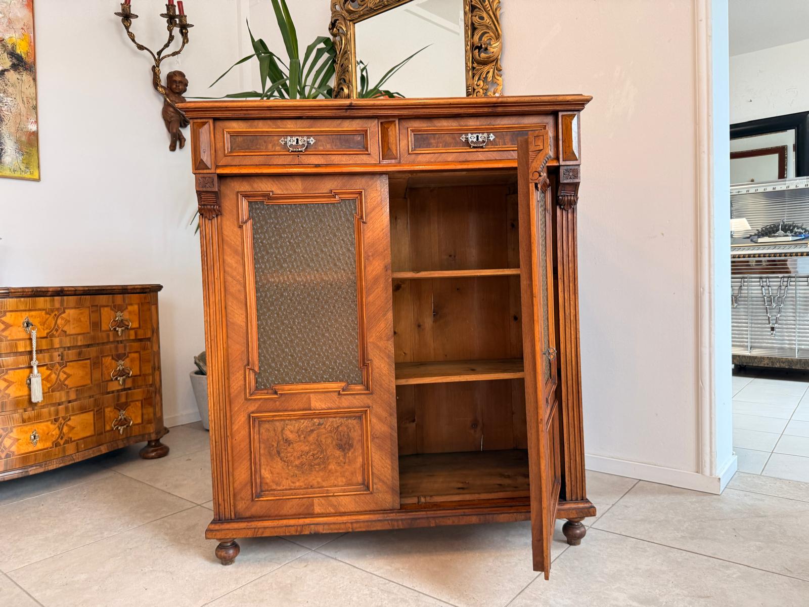 Gründerzeit Vertiko Halbschrank Anrichte Nussholz Antiquität D2661