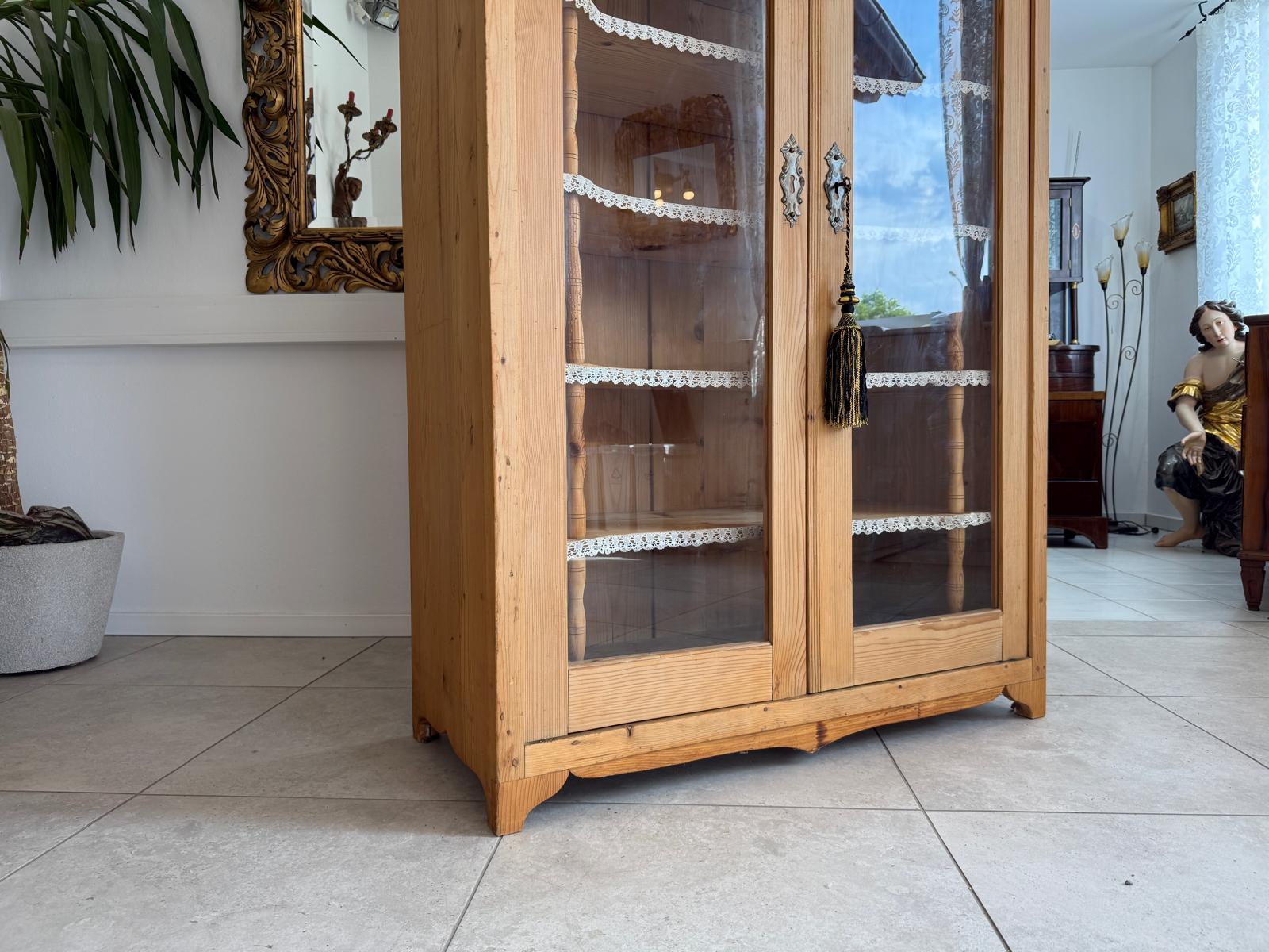 Bäuerliche Vitrine Bauernvitrine Bücherschrank antik Bauernschrank D2731
