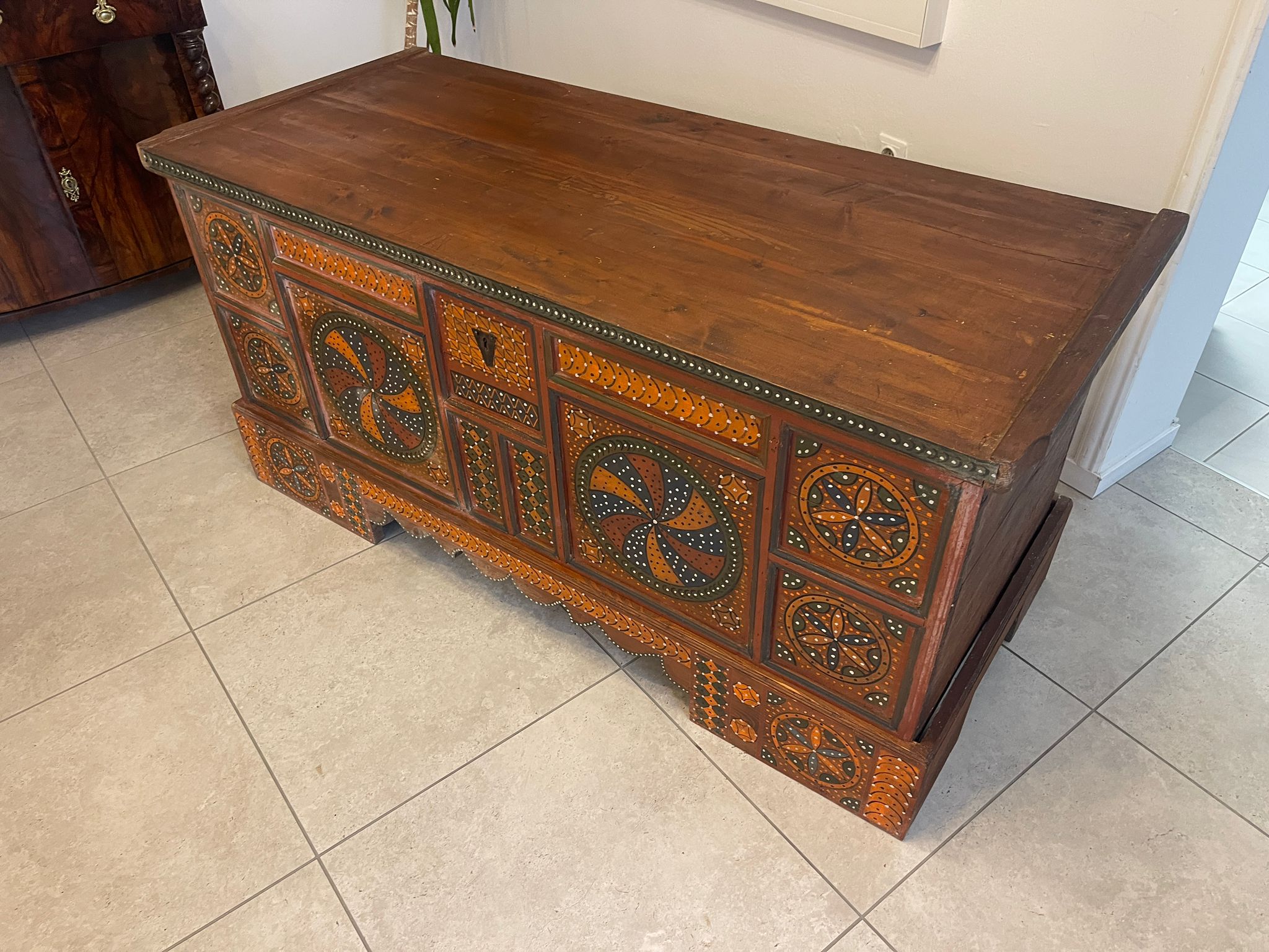 bf8f3bab-faed-4f29-8333-b54e01bdc497 Sale Alte Biedermeier Truhe Bauerntruhe Kastentruhe A5002