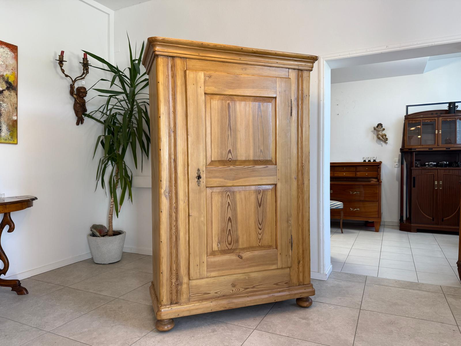 Originaler restaurierter Biedermeier Bauernschrank Naturholzschrank G1792