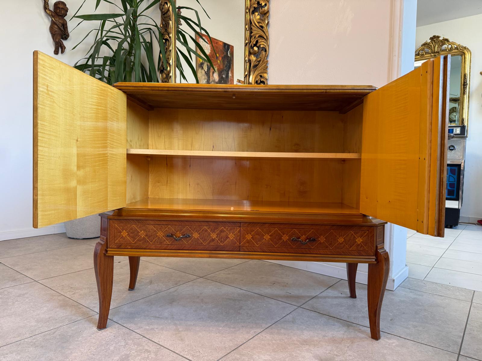Geschweifte Anrichte Sideboard Kommode Barockstil Stilmöbel ifantik D1228