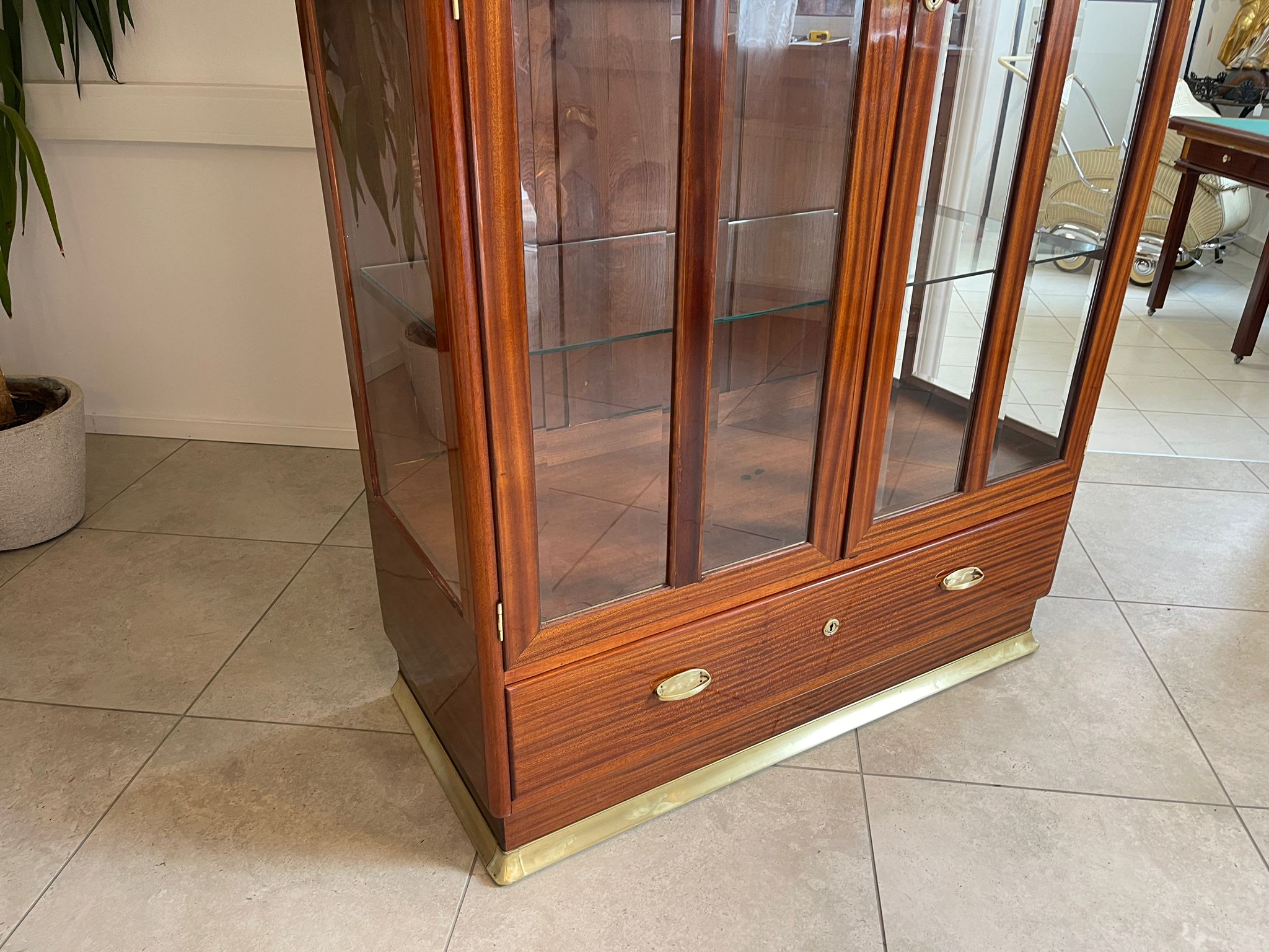 c983928d-74c3-49b8-abfc-5f56098b6277 Restaurierter Jugendstil Glasschrank Bücherschrank Vitrinenschrank A4930