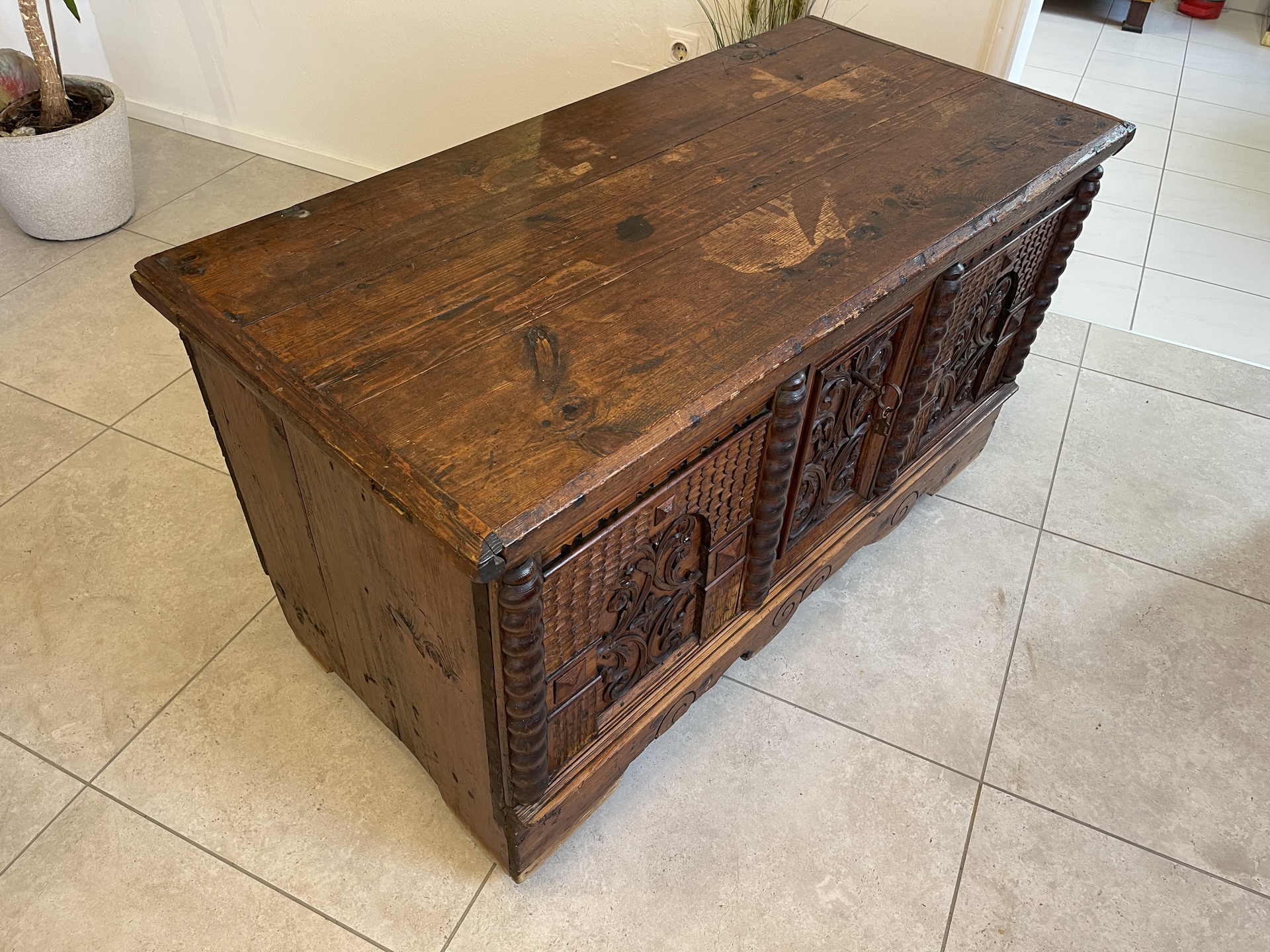 Barock-Biedermeier-113 Originale Barock Truhe Beschnitzt Naturholz A4190