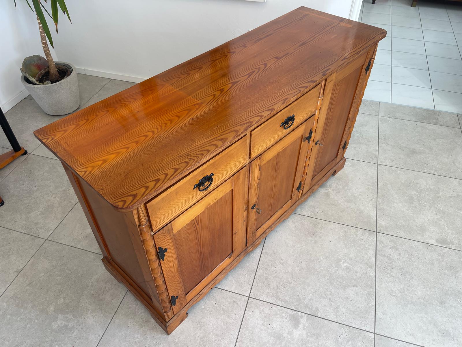 Bäuerliche Anrichte Kommode Sideboard Bauerschrank G1281