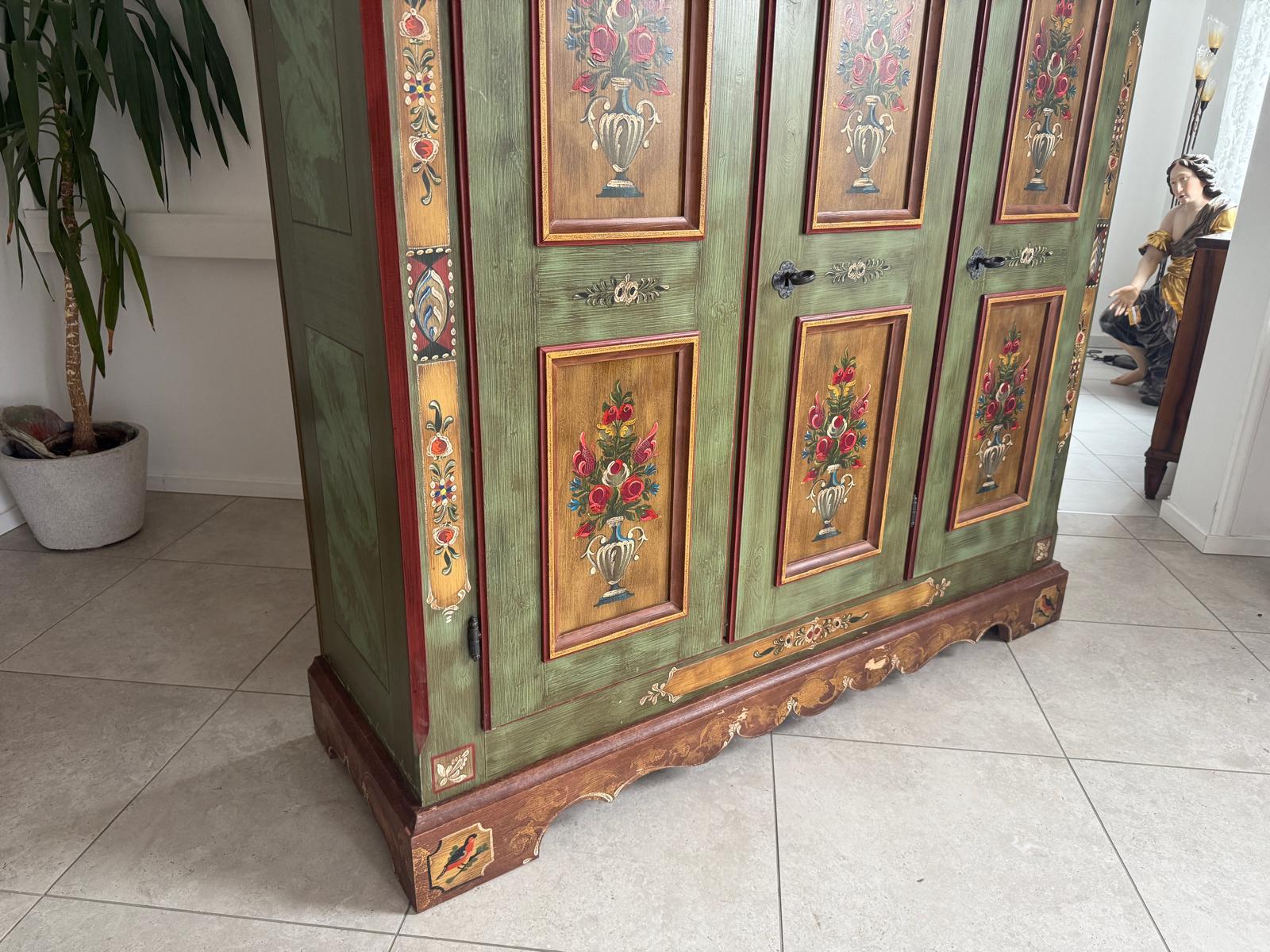 Originaler Voglauer Schrank Bauernschrank Anno 1800 Altgrün G2065