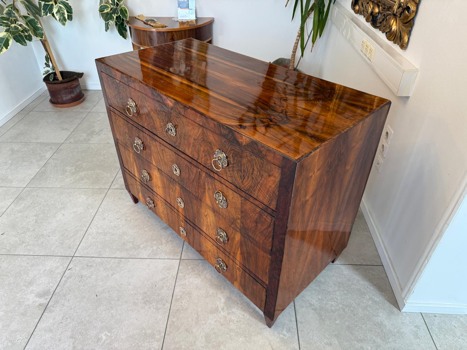 Restaurierte Biedermeier Kommode 4 Ladenkommode Nussholz G2211