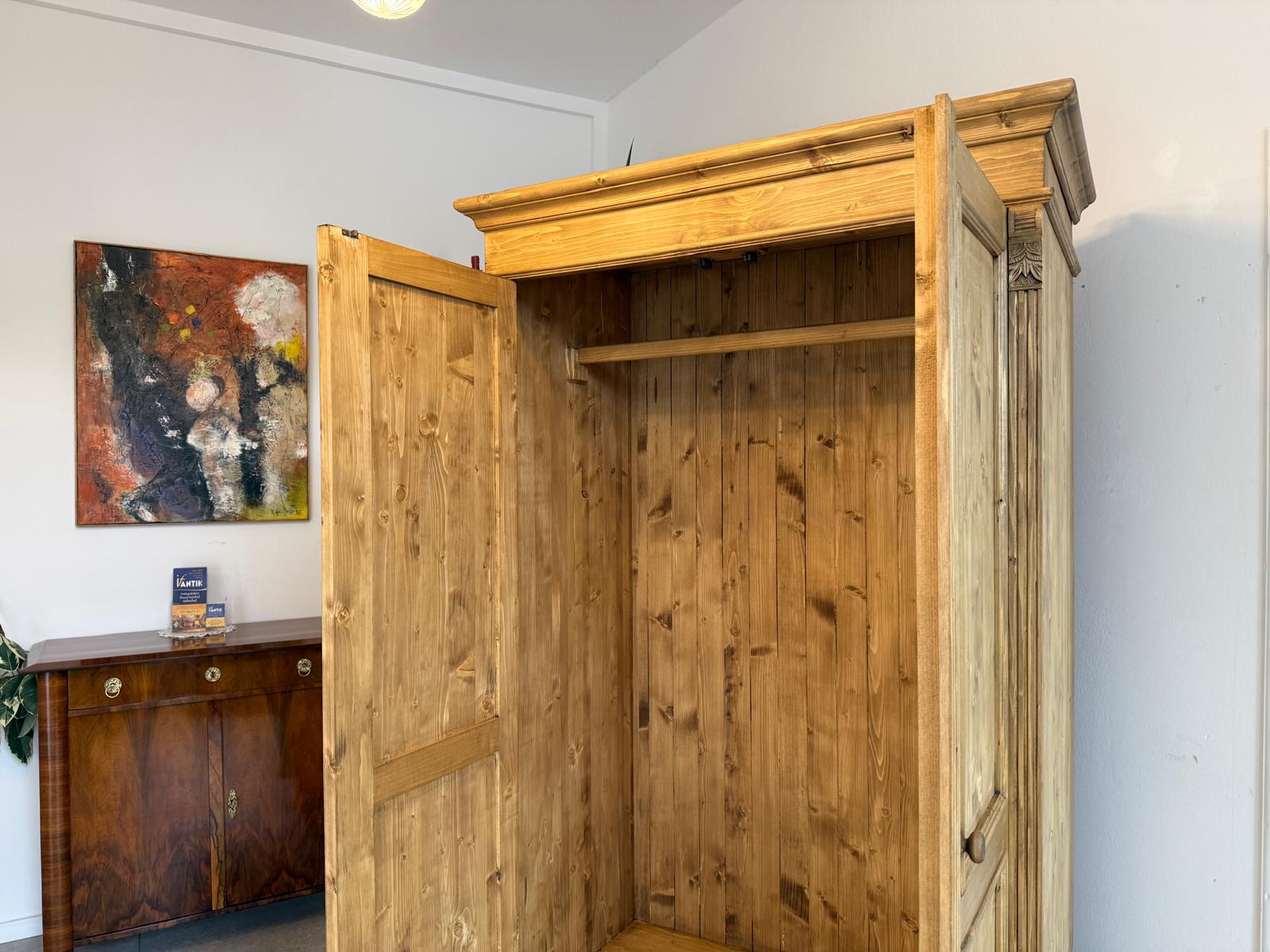 Bäuerlicher Kleiderschrank Naturholz Bauernschrank Bauernmöbel Kasten D2316