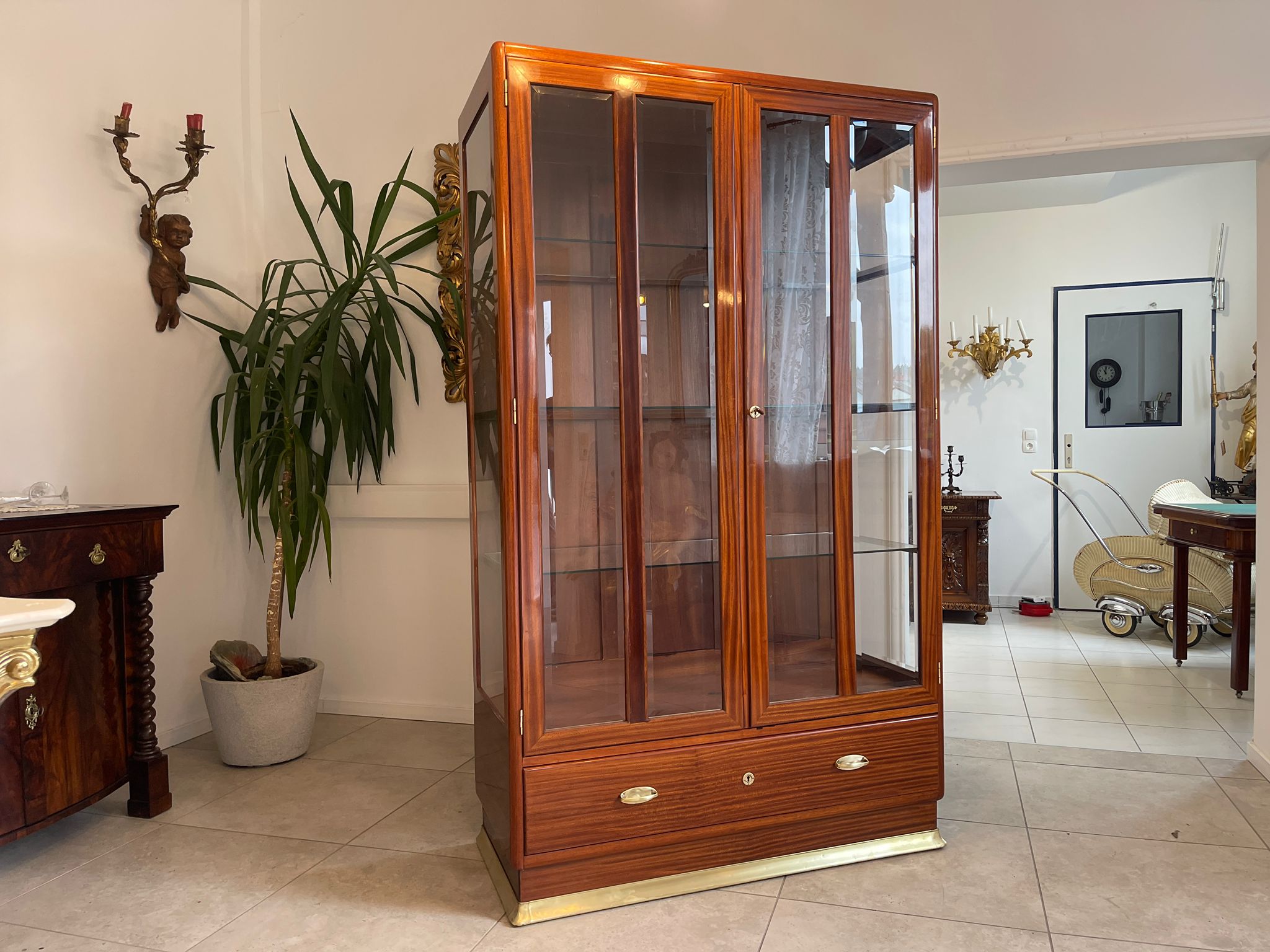 e0bd7d71-a09d-4841-8cb2-bf14d2e0728c-1 Restaurierter Jugendstil Glasschrank Bücherschrank Vitrinenschrank A4930