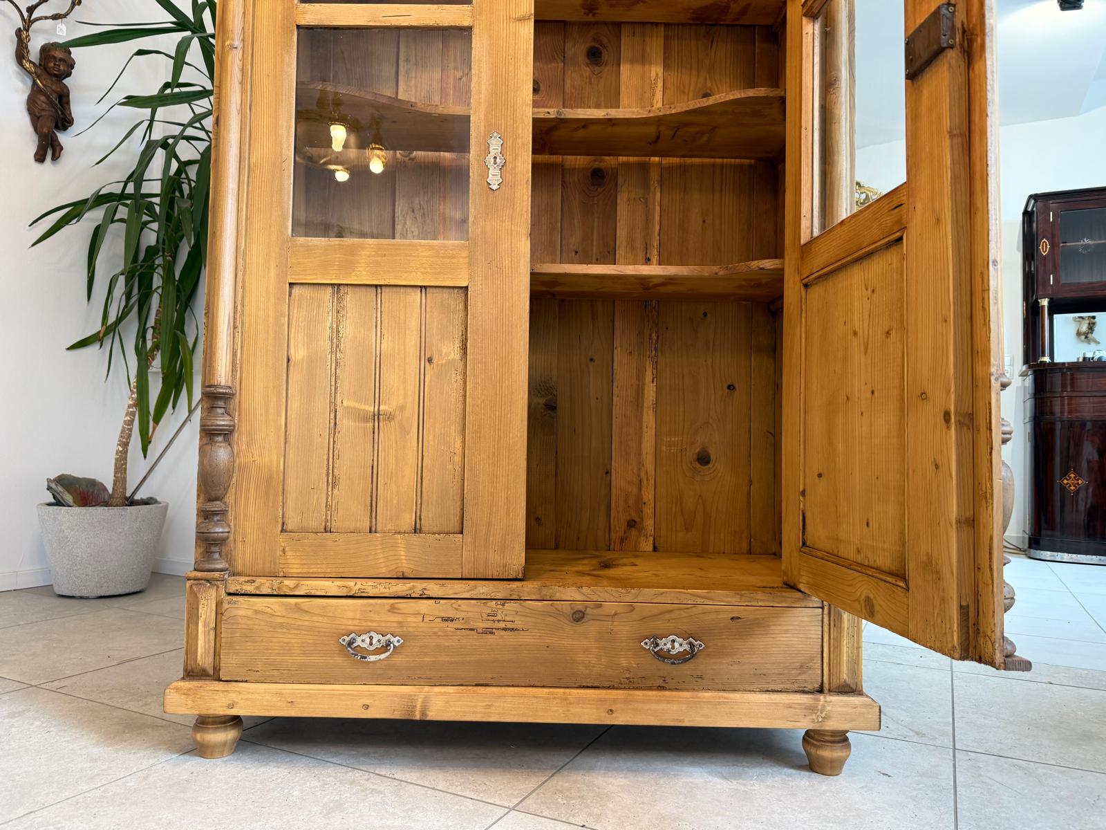 Vitrinenschrank aus der Epoche der Gründerzeit Bücherschrank D2286