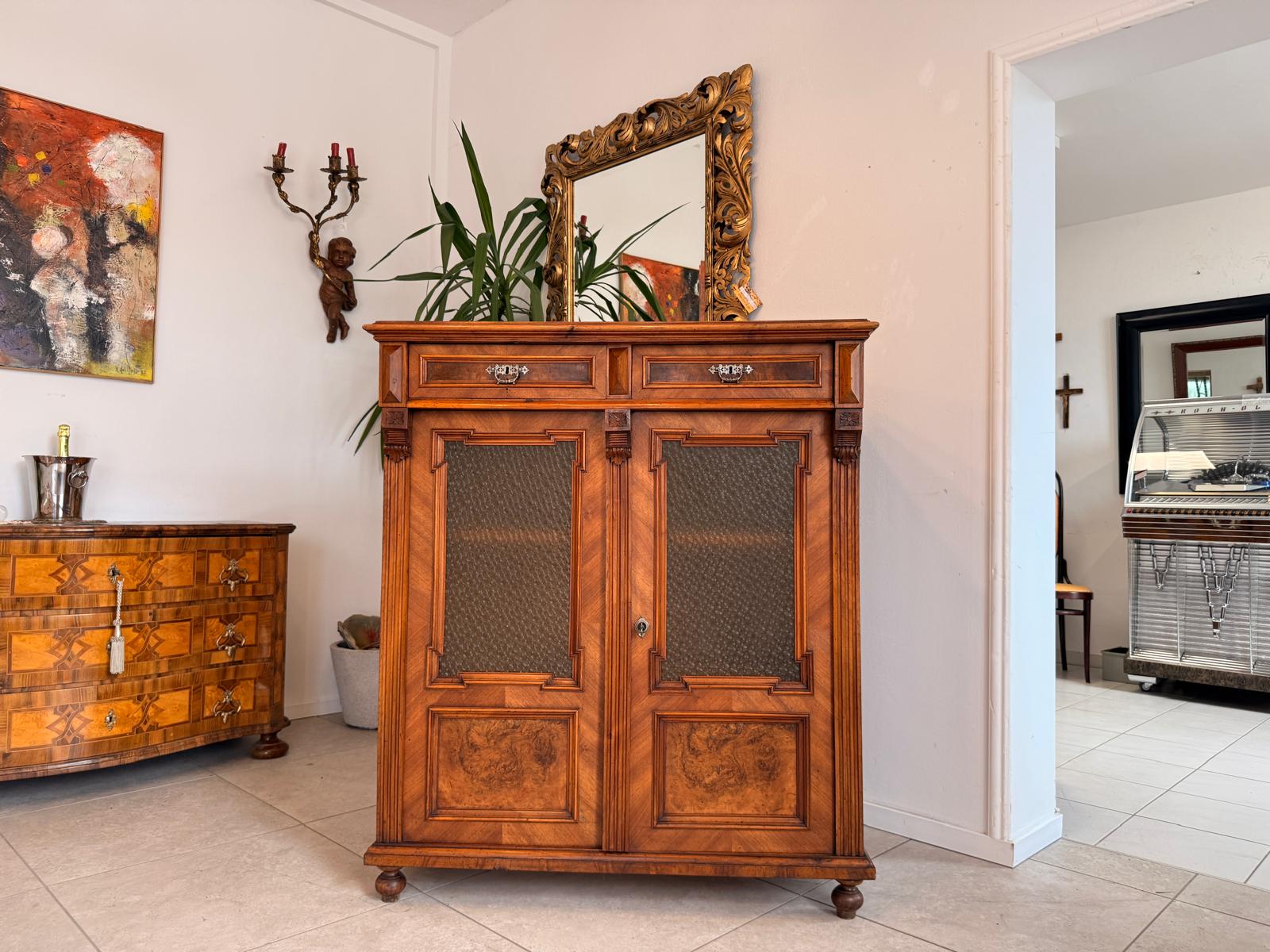 Gründerzeit Vertiko Halbschrank Anrichte Nussholz Antiquität D2661