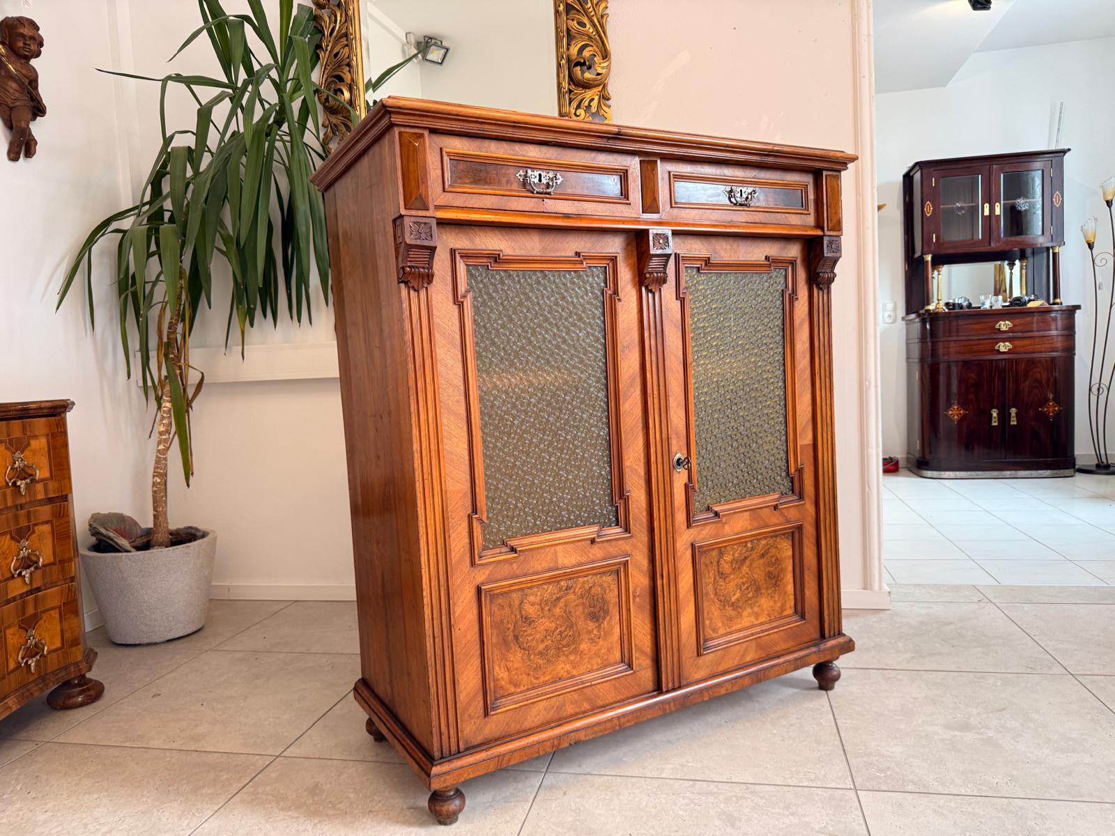 Gründerzeit Vertiko Halbschrank Anrichte Nussholz Antiquität D2661