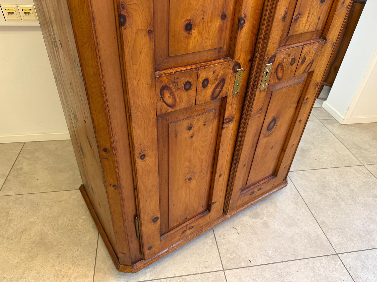 Antiker Zirbenholz Kasten Schrank Kleiderkasten Antik Feuerschrank D1158