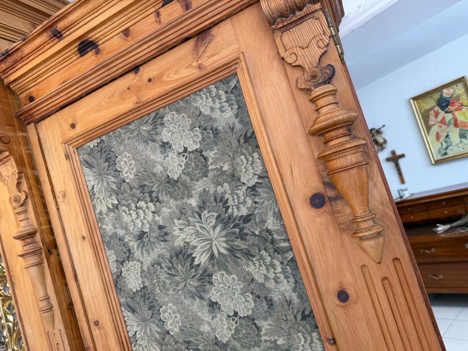 Bäuerlicher Zirbenholz Garderobenschrank Dielenschrank Bauernmöbel  G1957