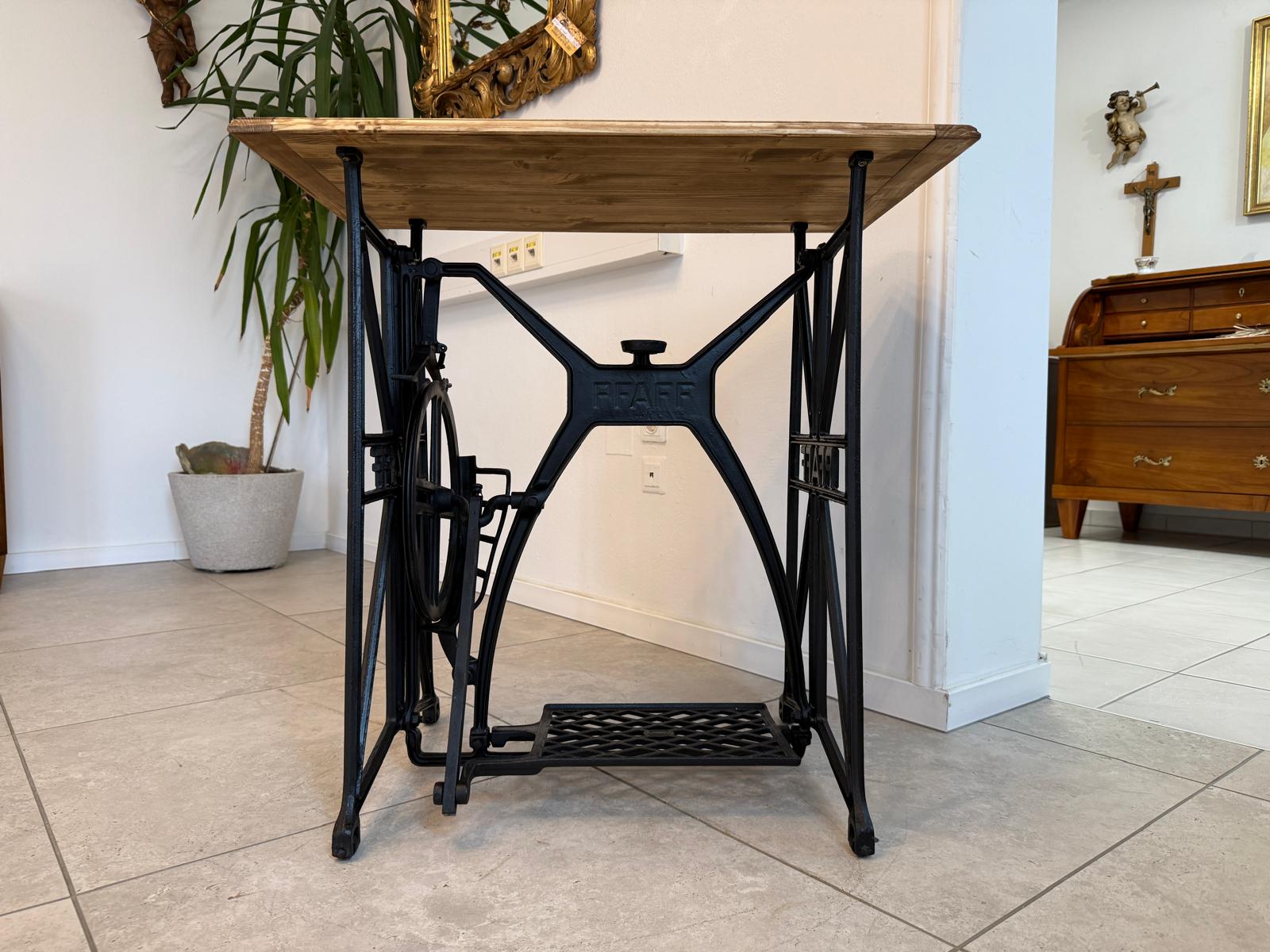 Bäuerlicher Tisch Nähmaschinentisch Gusseisern TraumG2023