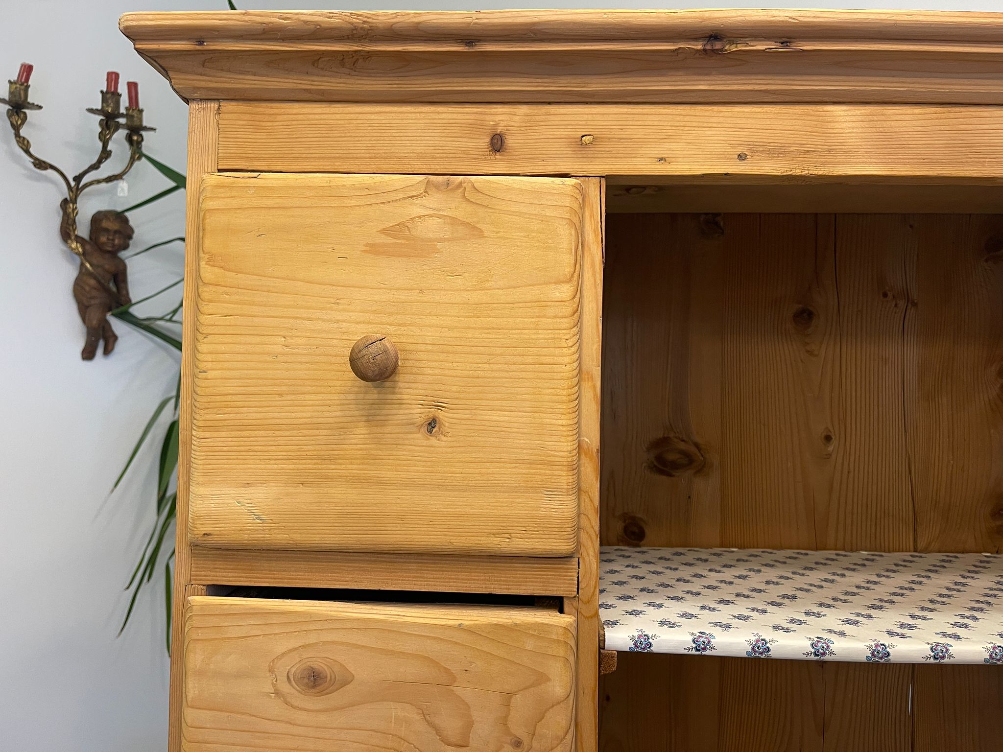 a9041e00-a7d1-4761-b01f-f92f556678d3 Brotschrank Almerschrank Speiskasten Bauernkasten A5122