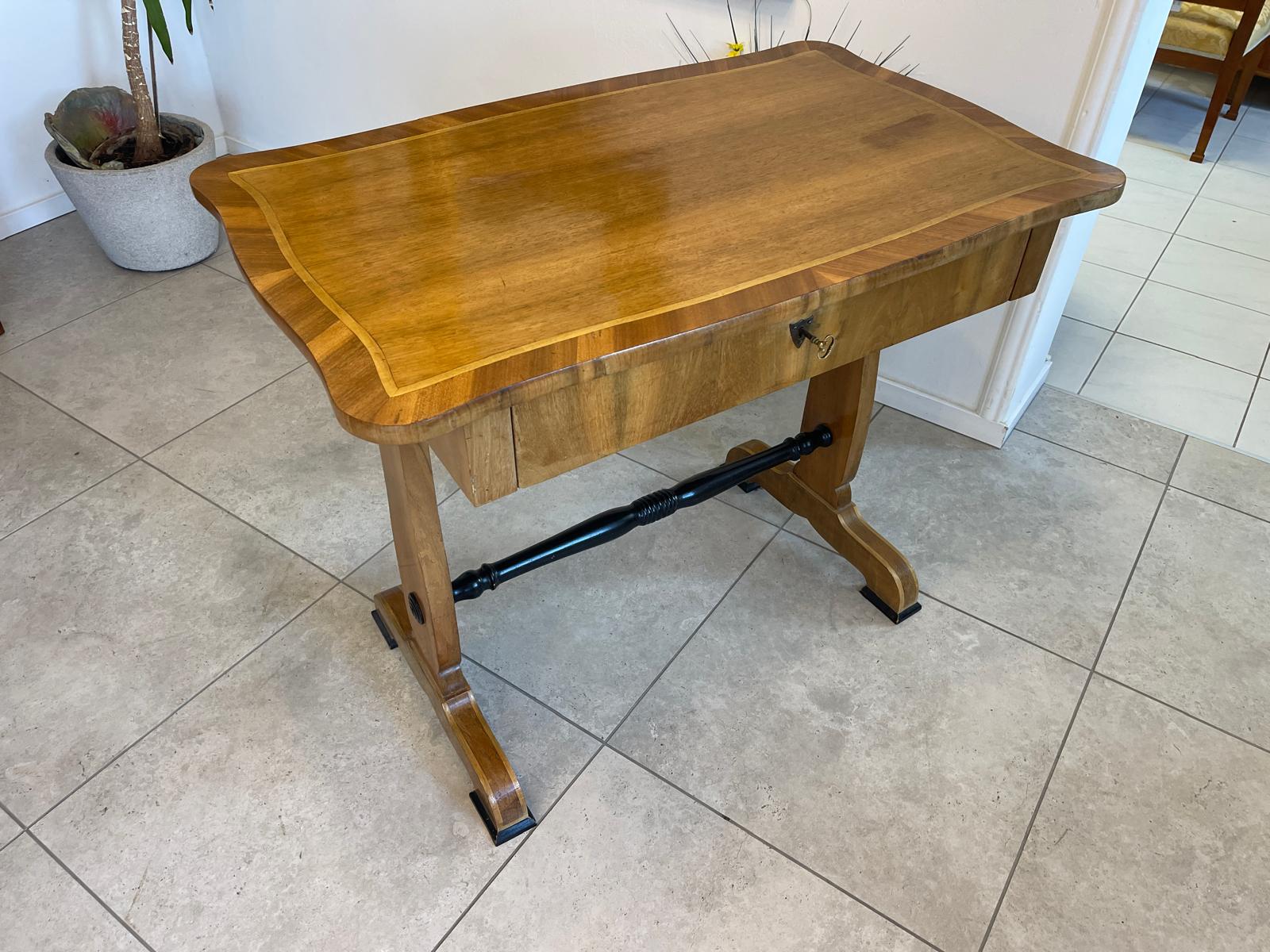 104440b6-3570-40cd-873a-49c2eb79cc63 Originales Biedermeier Tischerl Nähtischerl A4774