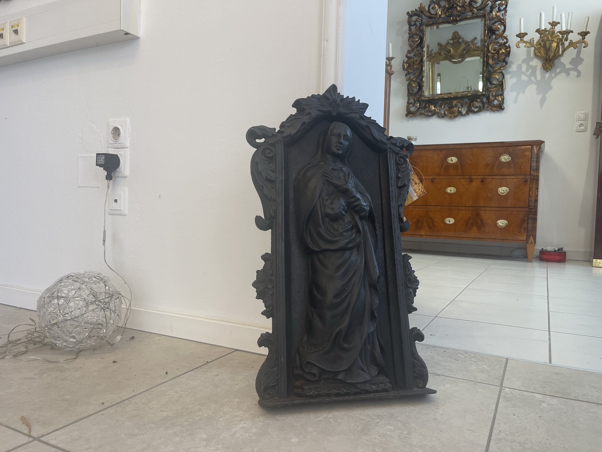 bauernschrank-Kredenz_47 Madonna Marterl aus Gusseisen B1791