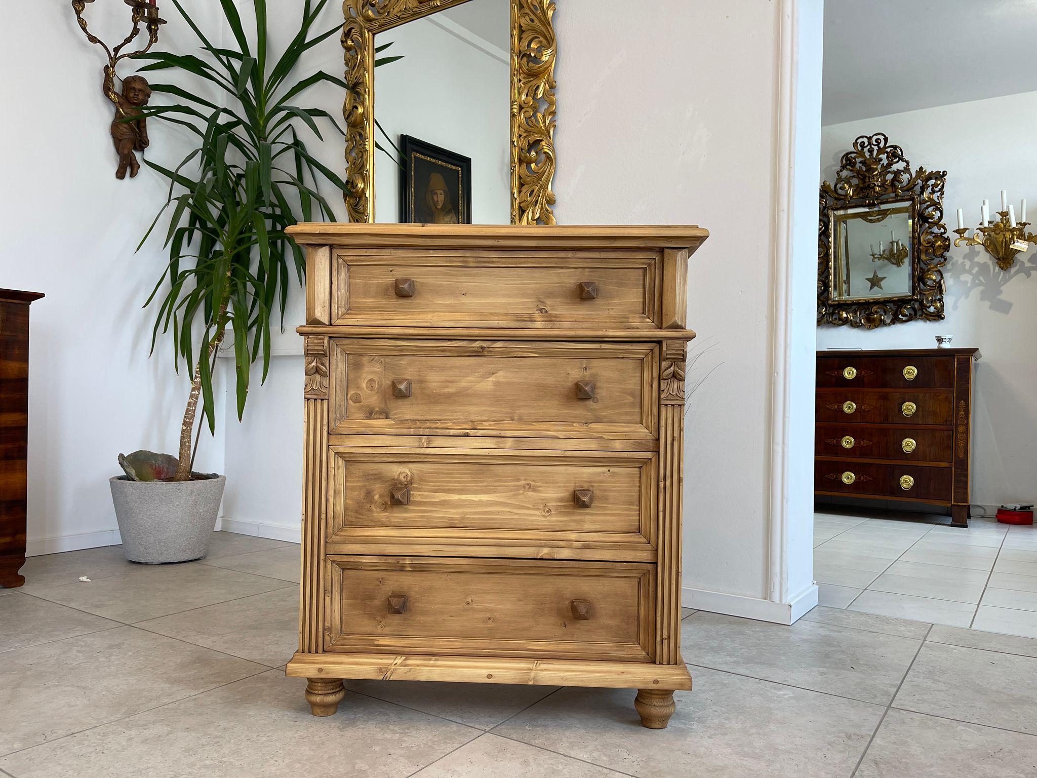 969b0313-bbb0-48a1-be7f-2831d9f3d56c Bäuerliche 4 Ladenkommode Ladenschrank aus Vollholz im Gründerzeit-Stil G1056