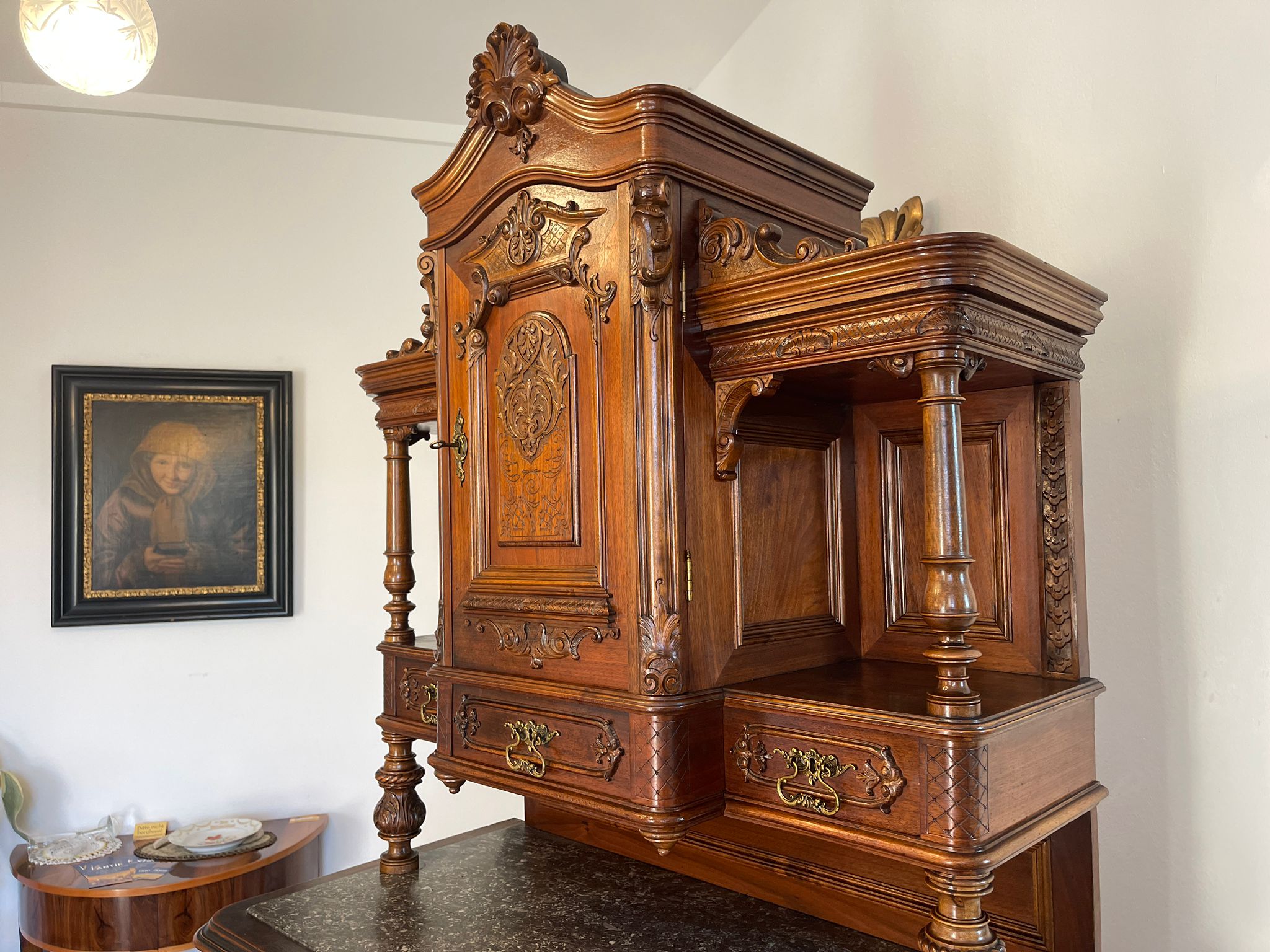 853bc5b9-e205-4d88-bab0-32d9b26a9b93 Hübsches Pfeiferlbarock Aufsatzbuffet Aufsatzkredenz Altarschrank A5081