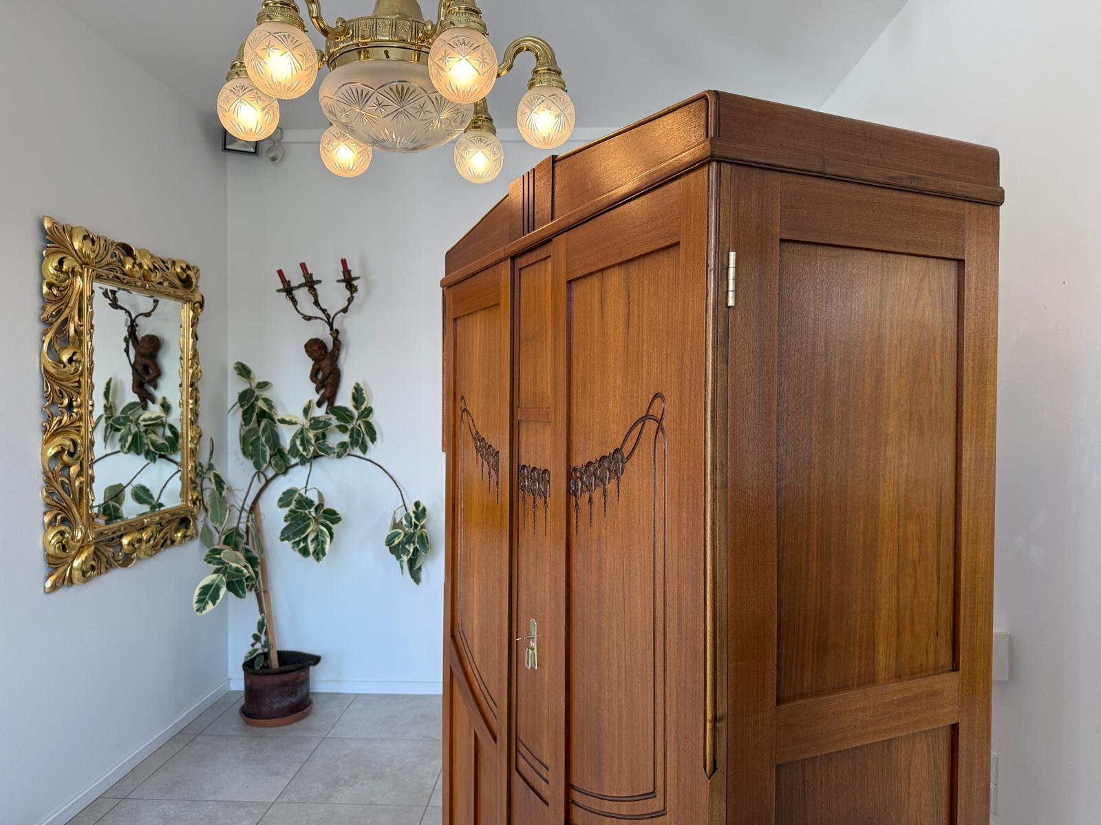 Sale Restaurierter Jugendstil Kleiderschrank Kleiderkasten D1260