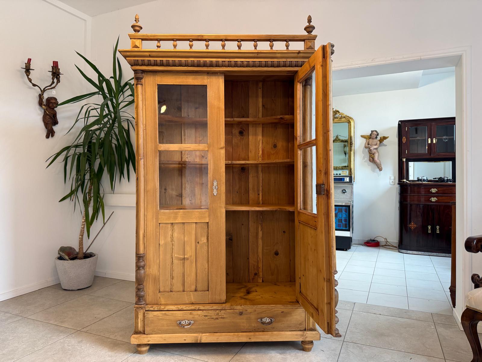 Vitrinenschrank aus der Epoche der Gründerzeit Bücherschrank D2286