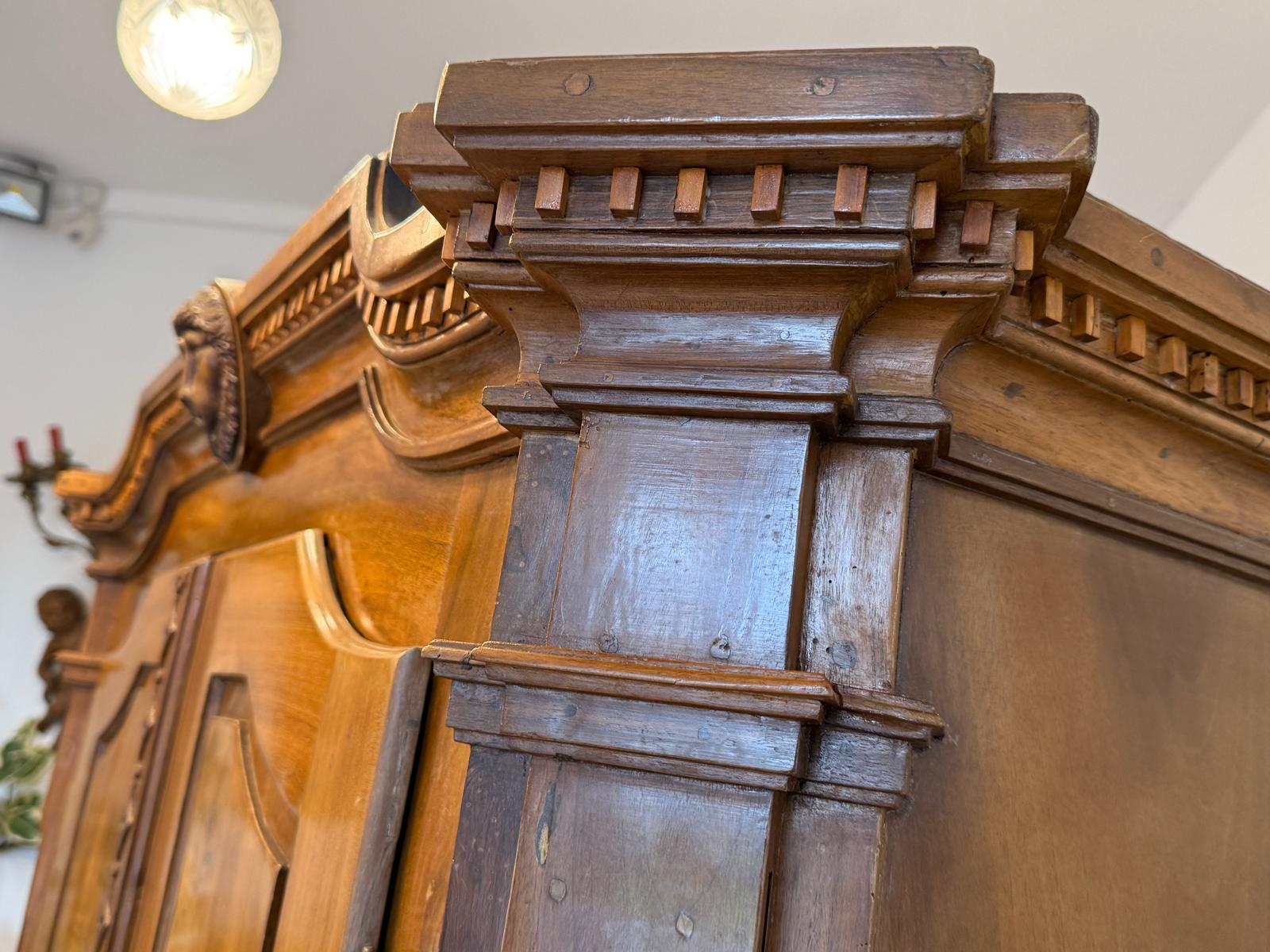 Authentischer Josefinischer Kleiderschrank Hallenschrank um 1780 G2237