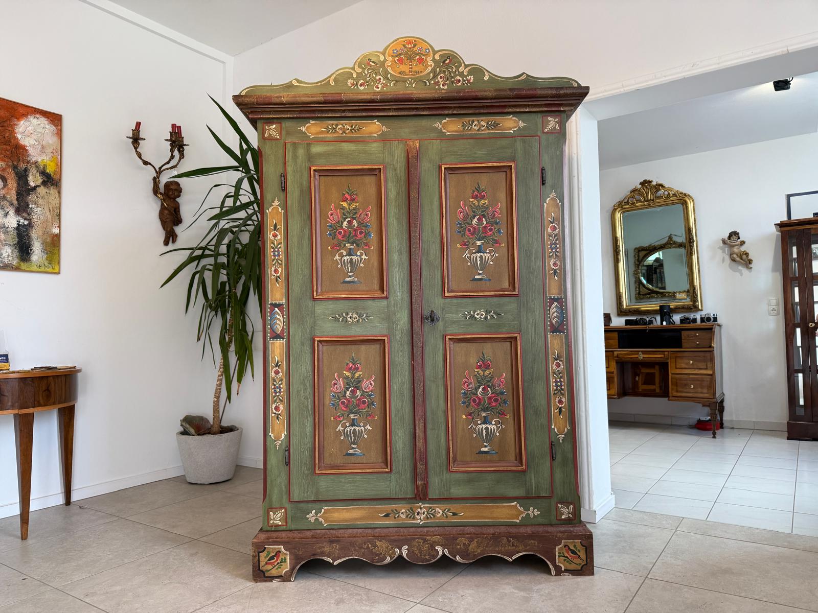 Originaler Voglauer Schrank Bauernschrank Anno 1800 Altgrün G2169