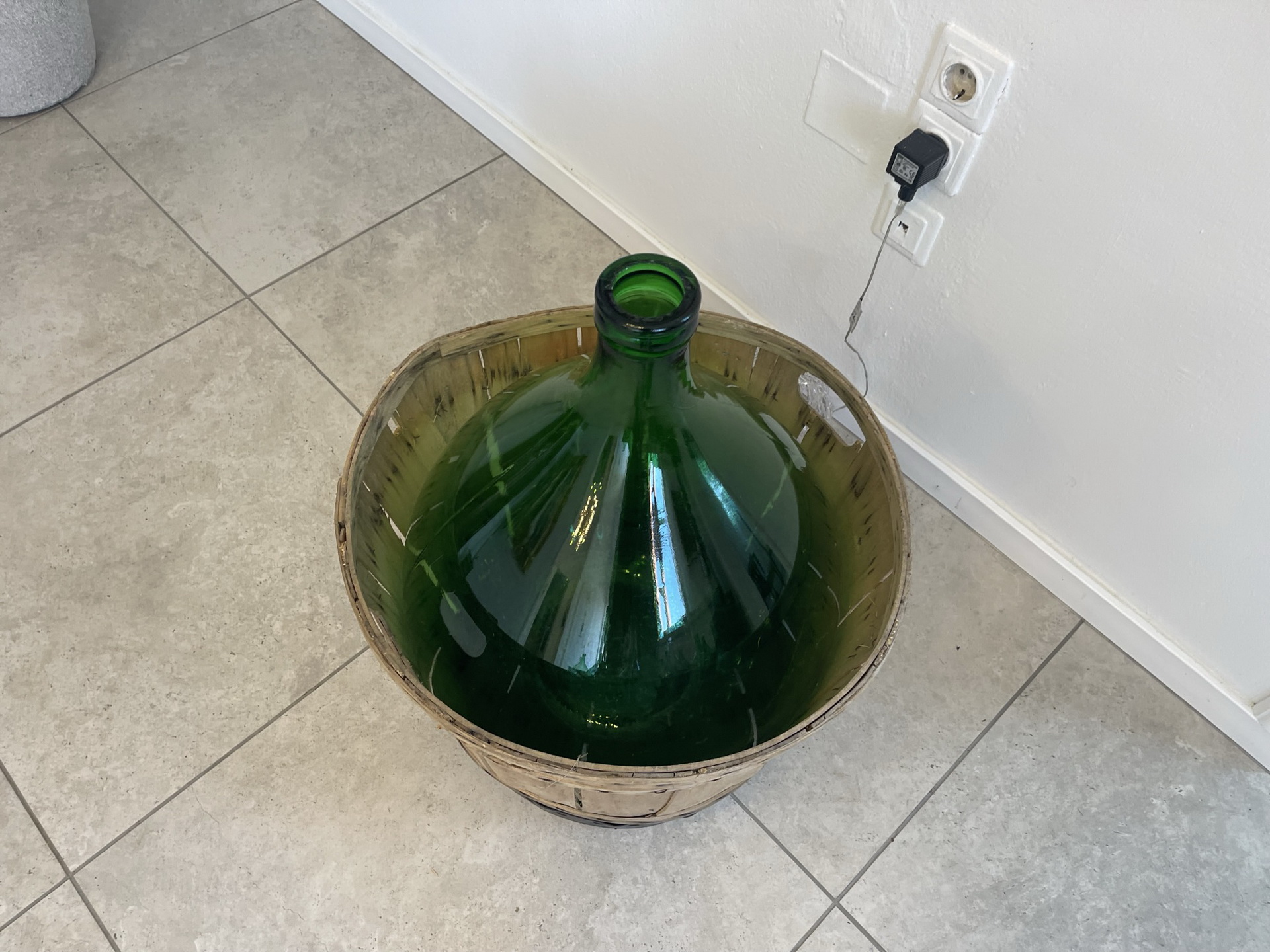 bauernstube_105qBNGk16rbPpGg Alte Ballonflasche 25 Liter Gärballon mit Korb und Lufteinschlüssen B1737Fl