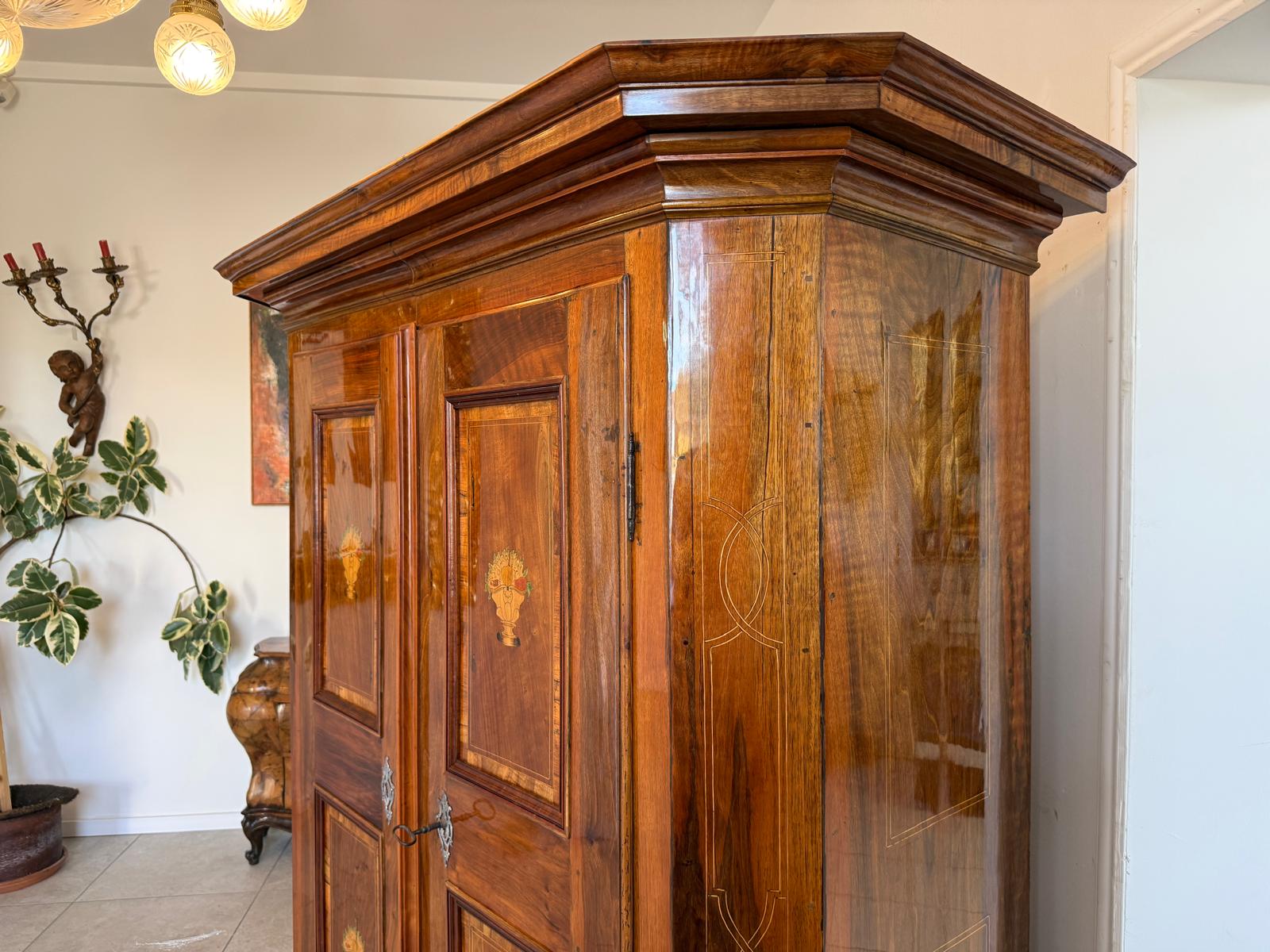 Barocker Hallenschrank Barockschrank Marketerien Antiquität  D1180