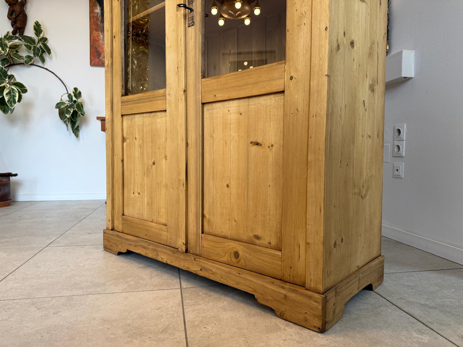 Antike Weichholz Bauernvitrine Vitrine Naturholz Glasvitrine Alte Bauernmöbel D2283