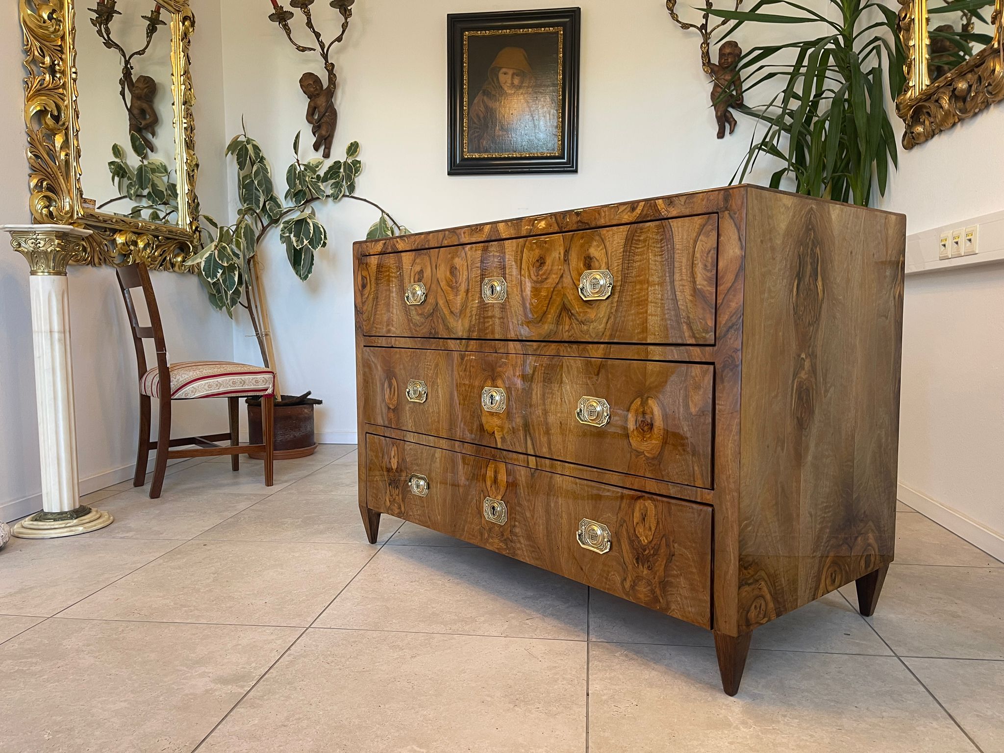 cee1c1e6-a98c-4dbd-a450-0f1714f074b8 Sale Restaurierte Biedermeier Kommode Nussholz Antiquität A5104