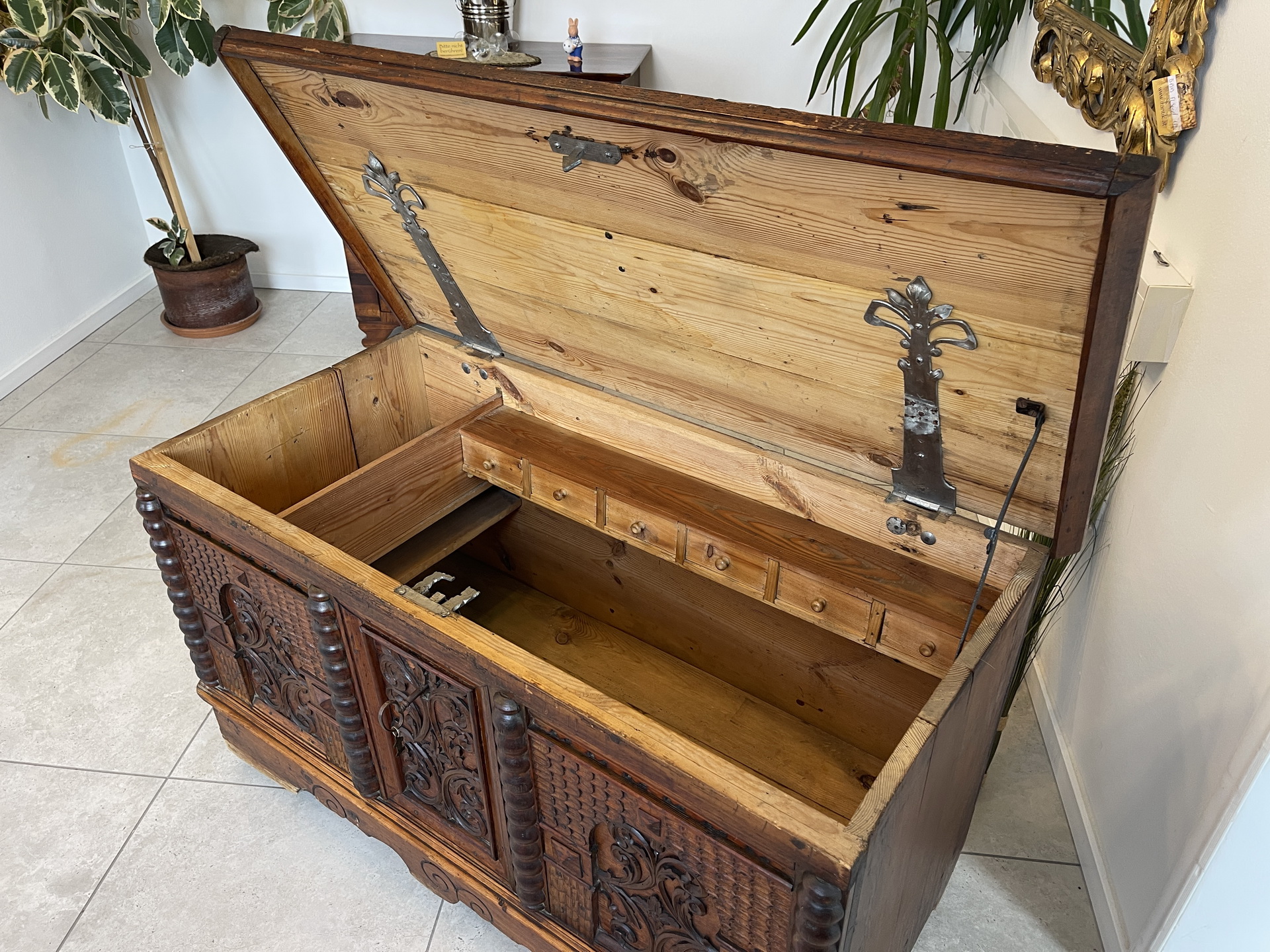 Barock-Biedermeier-126 Originale Barock Truhe Beschnitzt Naturholz A4190