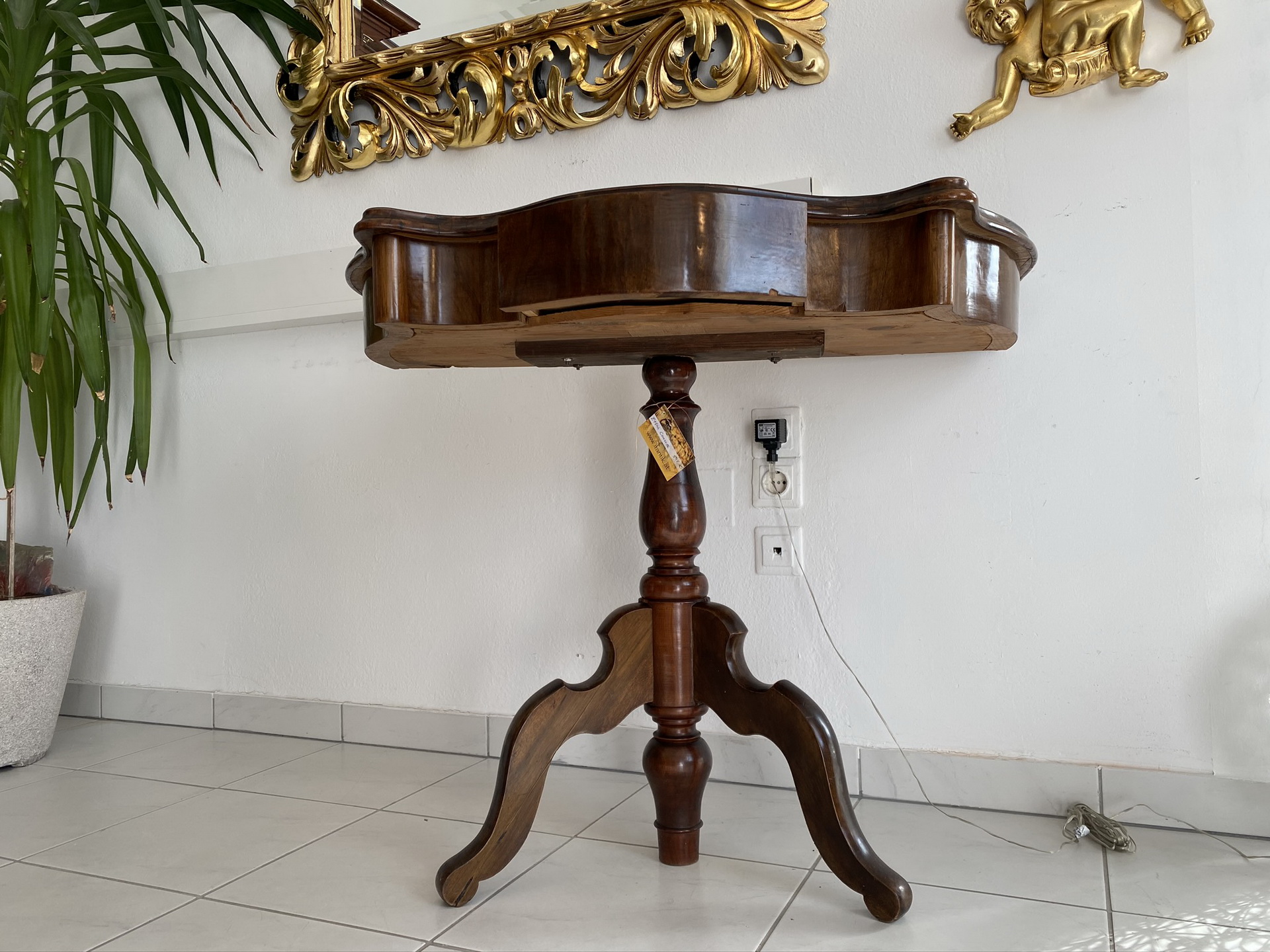originale Biedermeierkonsule Konsole Podest Nussholz  E1844
