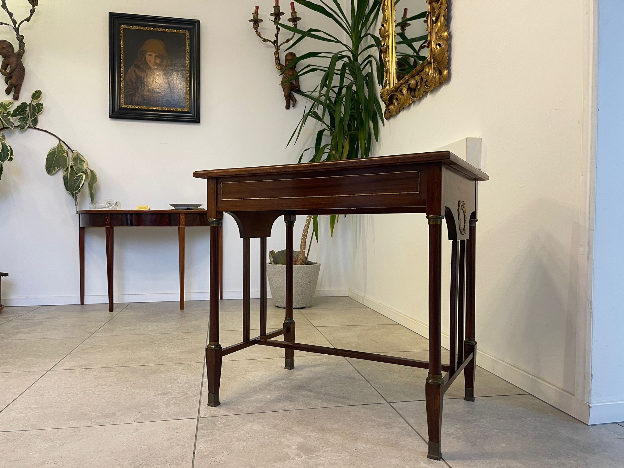 111720eb-2ec4-4675-bb14-e47d7f1cfb22 Jugendstil Tisch Beistelltisch Designertisch Eichenholz A5125