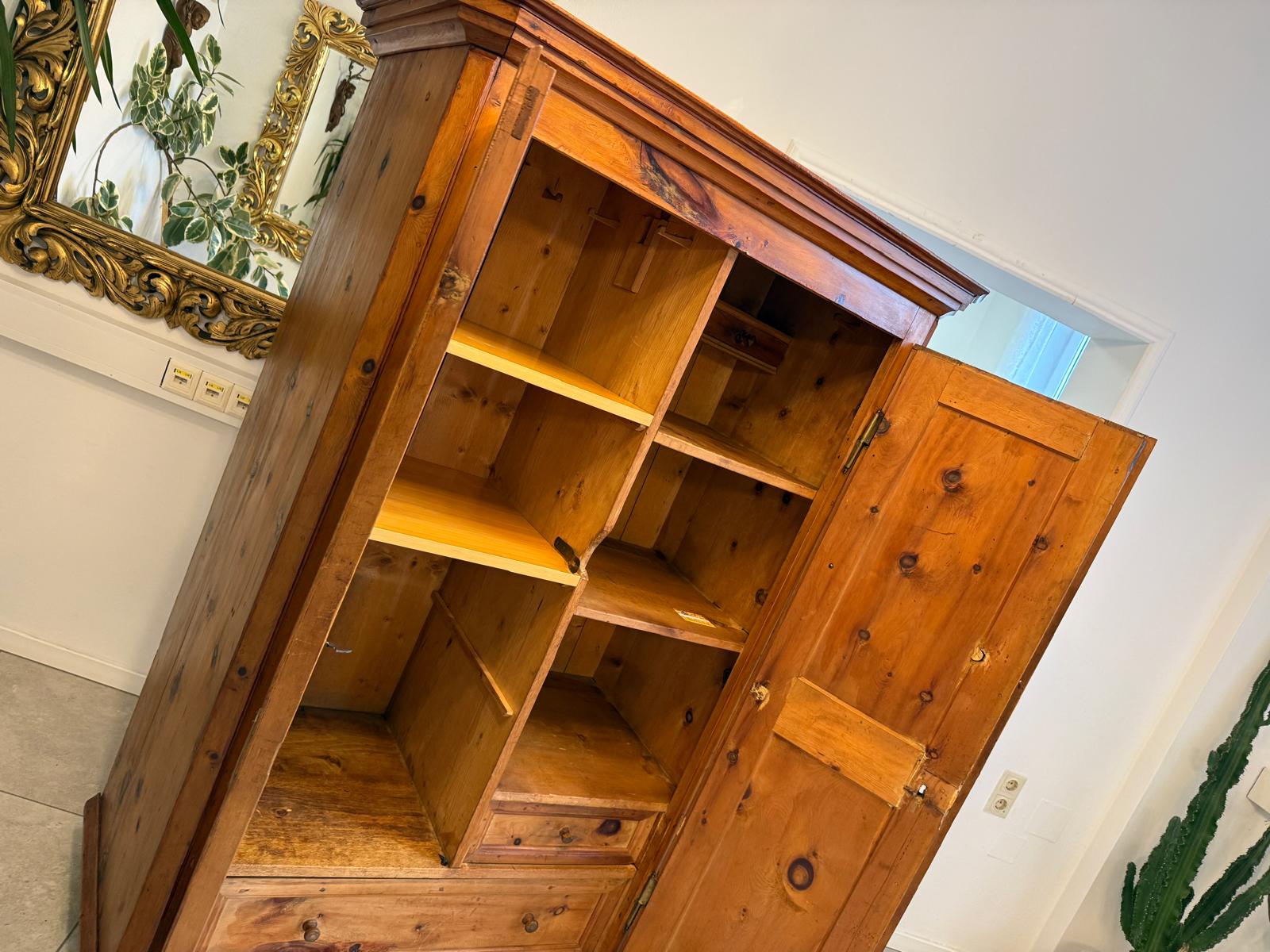 Antiker Zirbenholz Kasten Schrank Kleiderkasten Antik Feuerschrank D1158