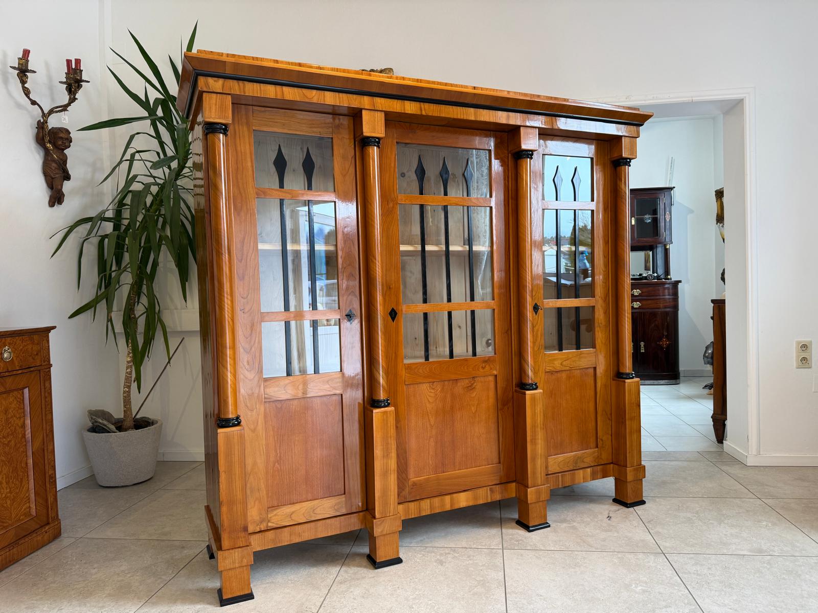 SALE Restaurierte Vitrine Biedermeier Stil Bücherschrank Sammlervitrine D1199
