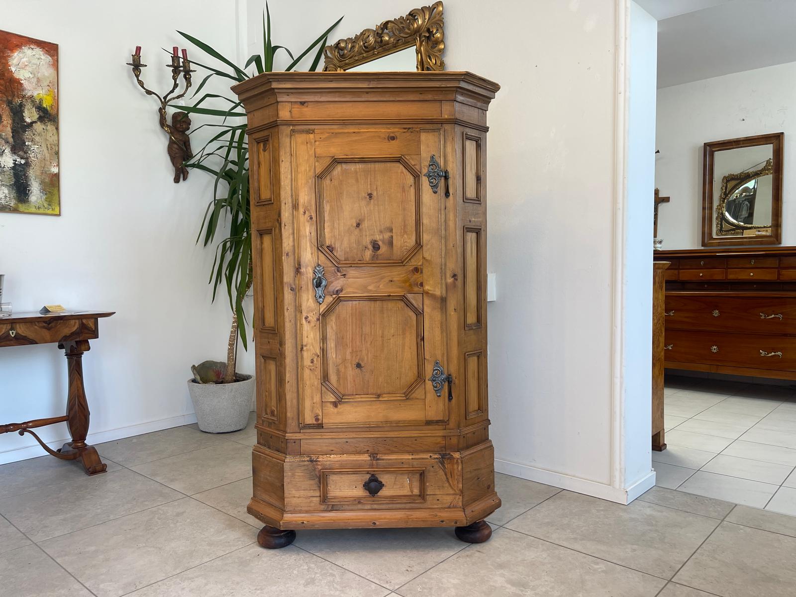 bäuerlicher Eckschrank Naturholz Massivholz G1709