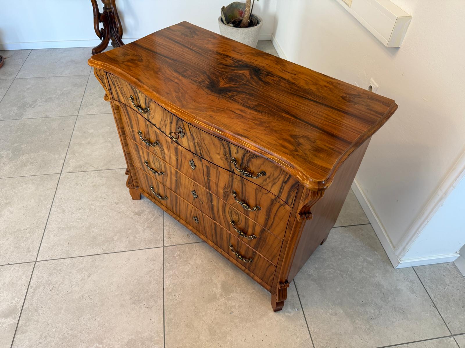 Originaler Nussholzfurnierte Spät Biedermeier Kommode G1788