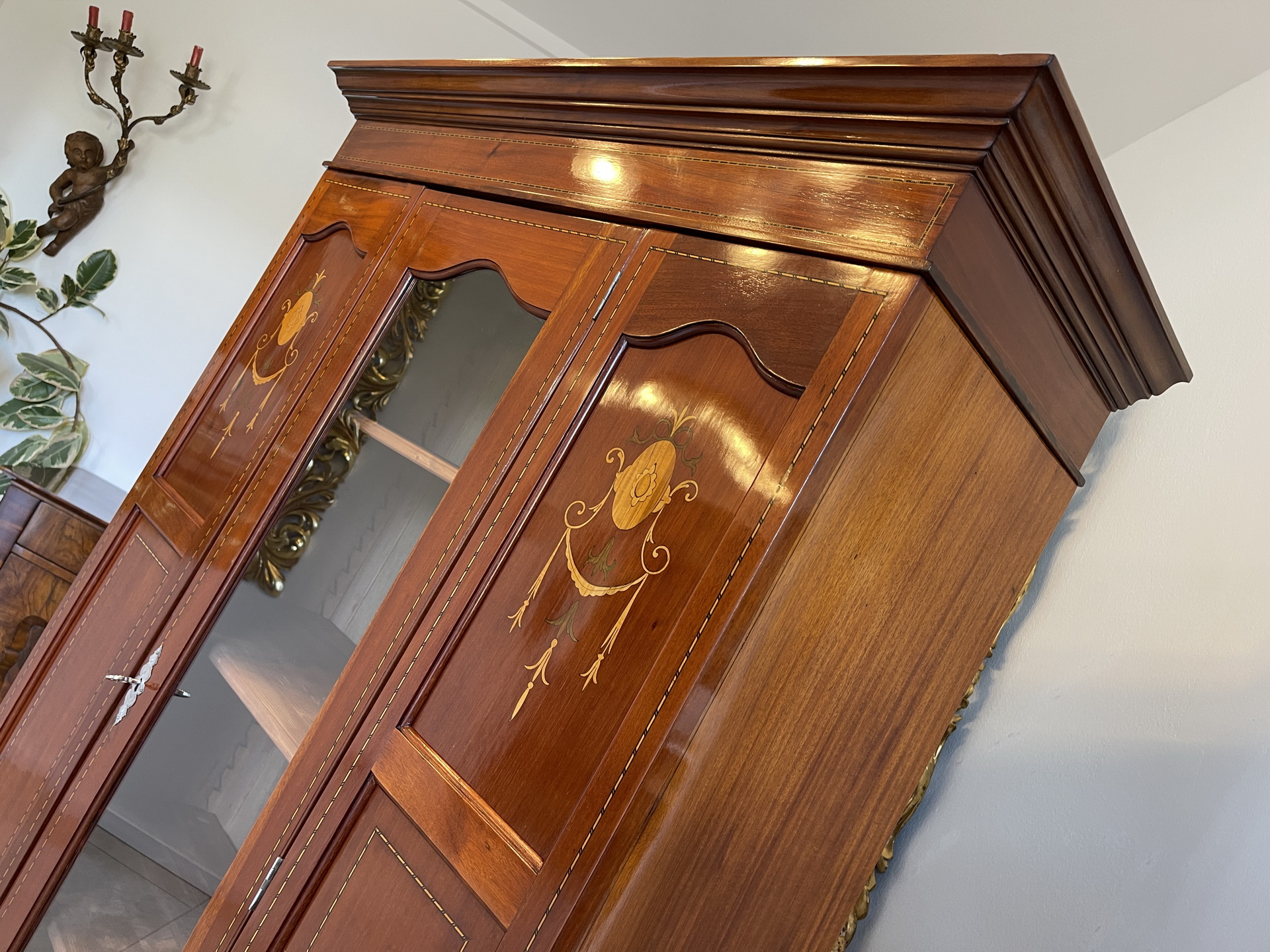 Buaernschrank-Kasten-75 Restaurierter Jugendstil Garderobenschrank Vitrinenschrank A4161